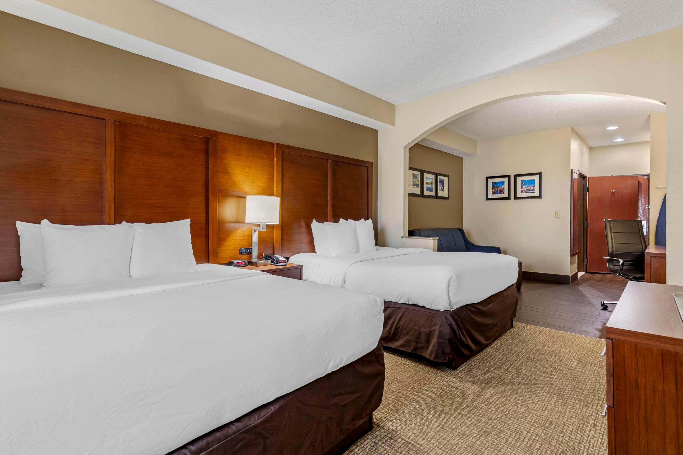 Suite Two Queen Beds Non Smoking