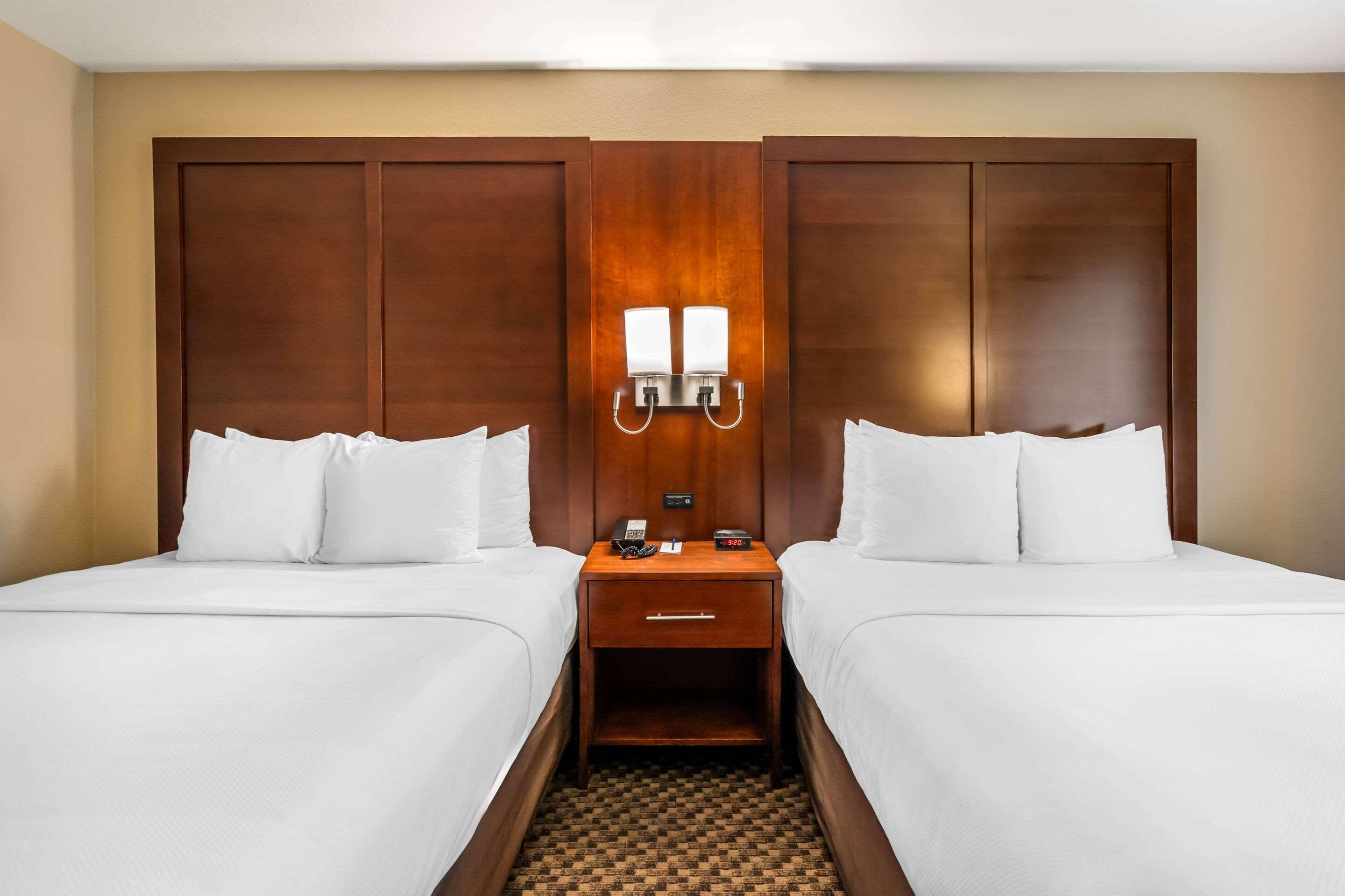 Double Two Queen Beds Non Smoking