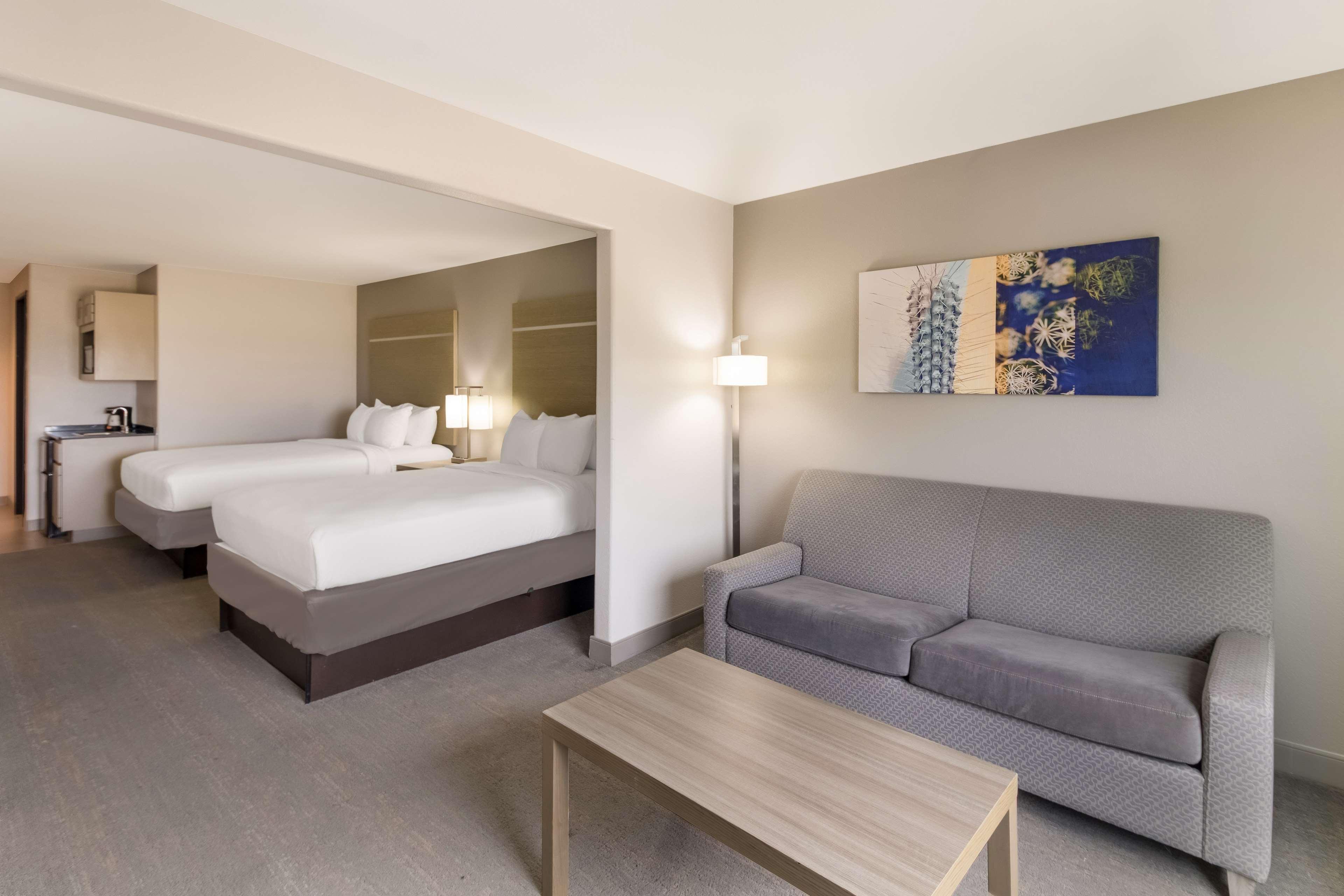 Suite Two Queen Beds Non Smoking