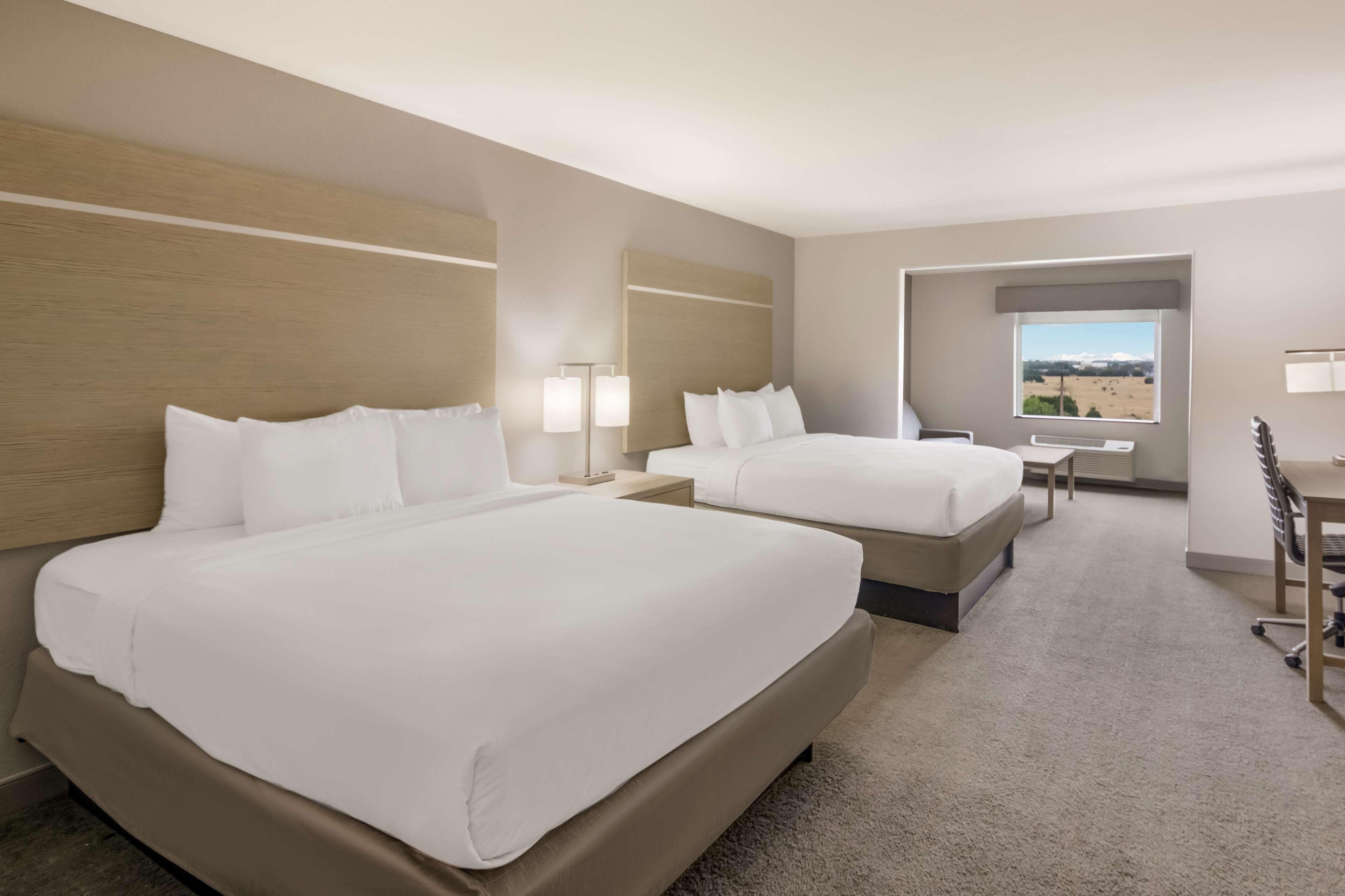 Suite Two Queen Beds Non Smoking