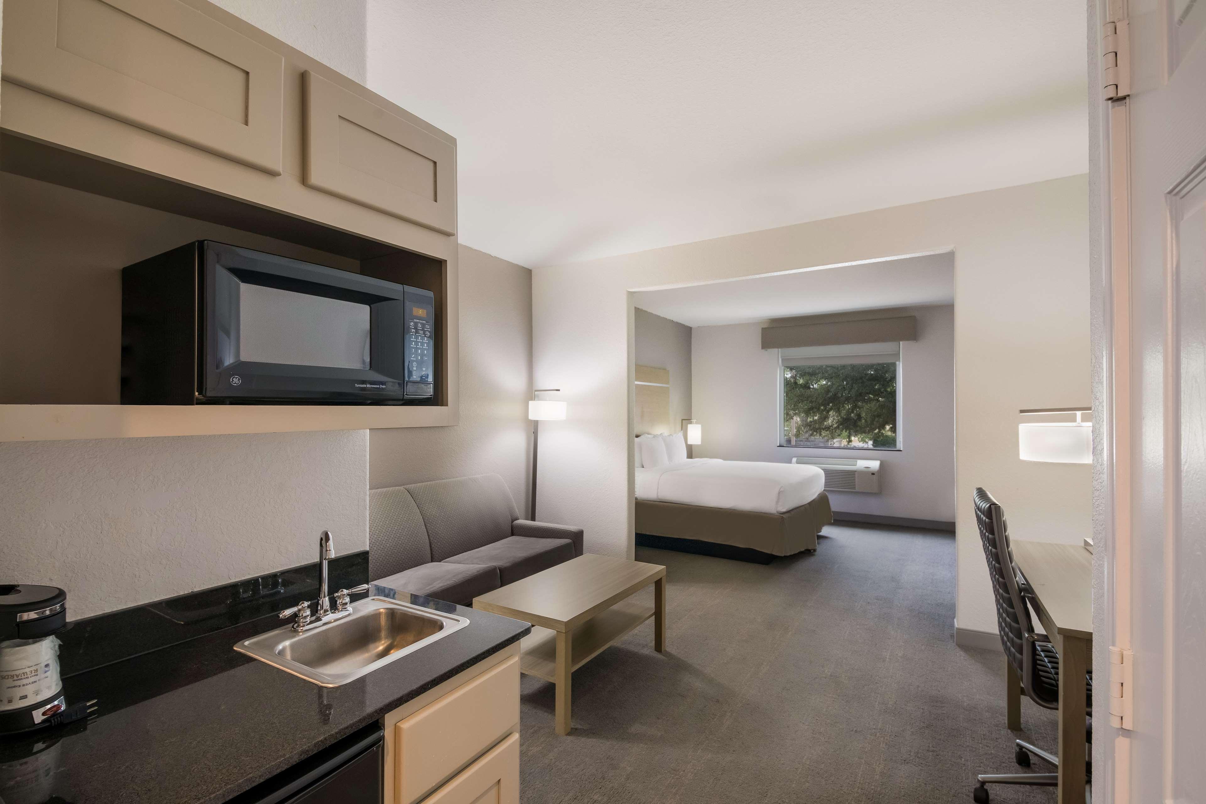 Room King Bed Non Smoking