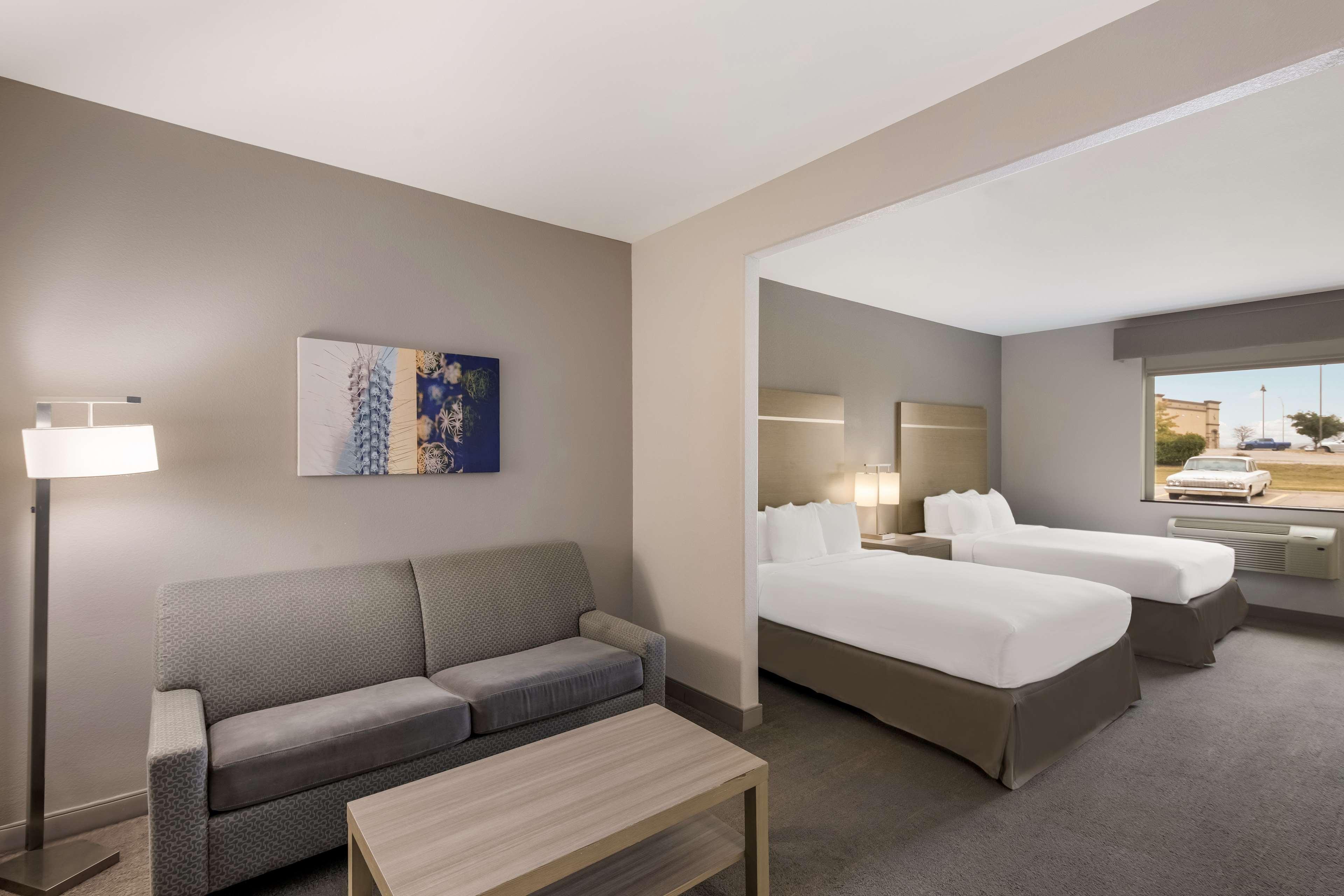 Family Room Two Queen Beds