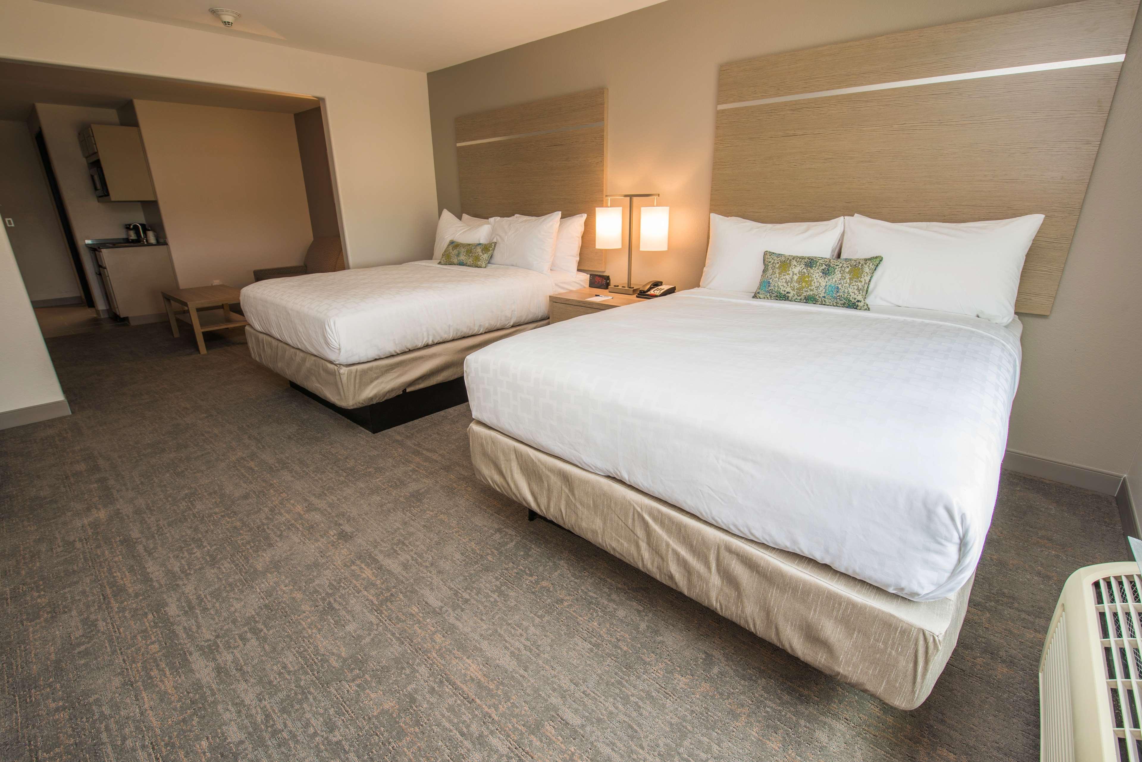 Family Room Two Queen Beds