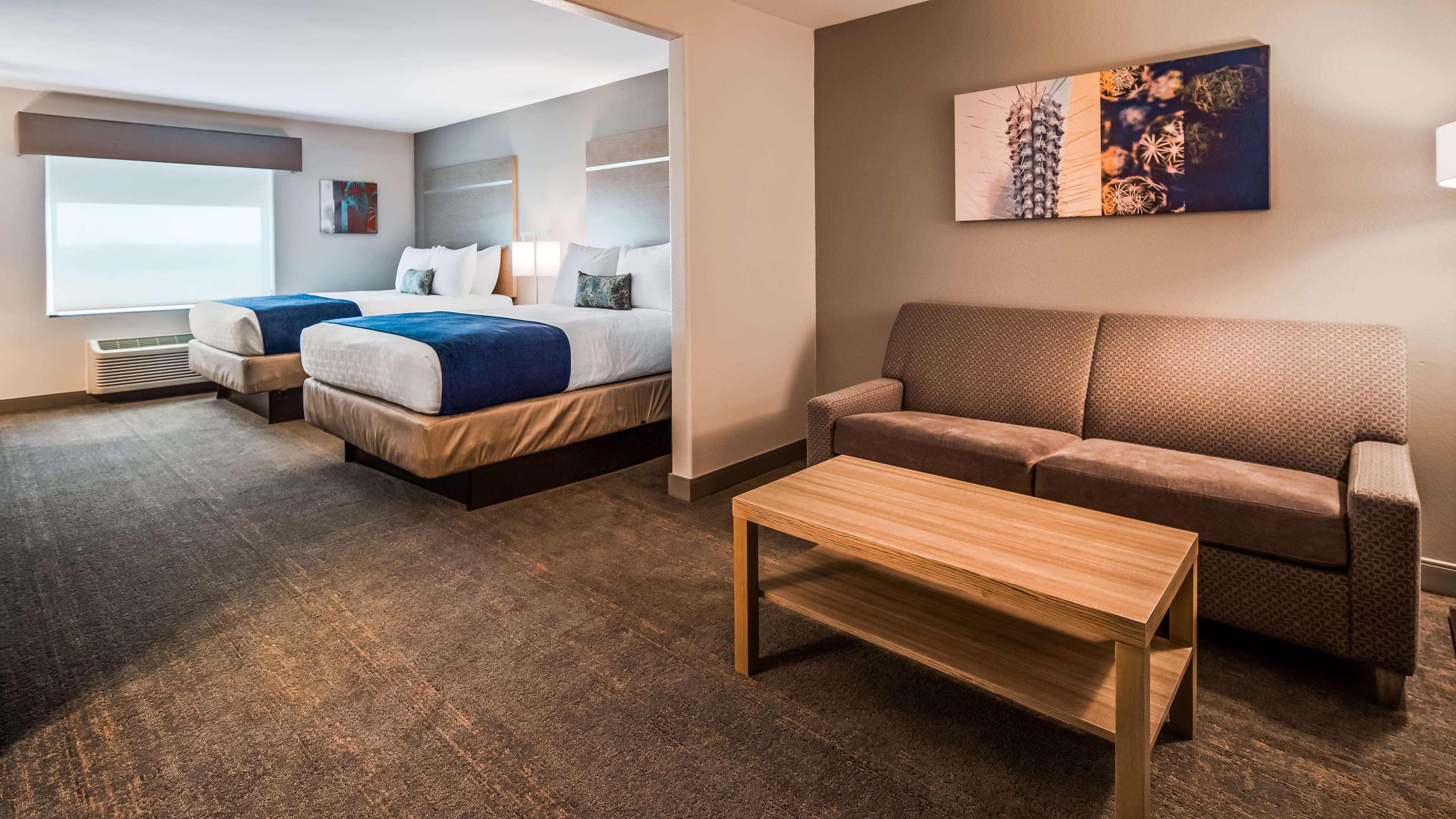 Suite Two Queen Beds Non Smoking