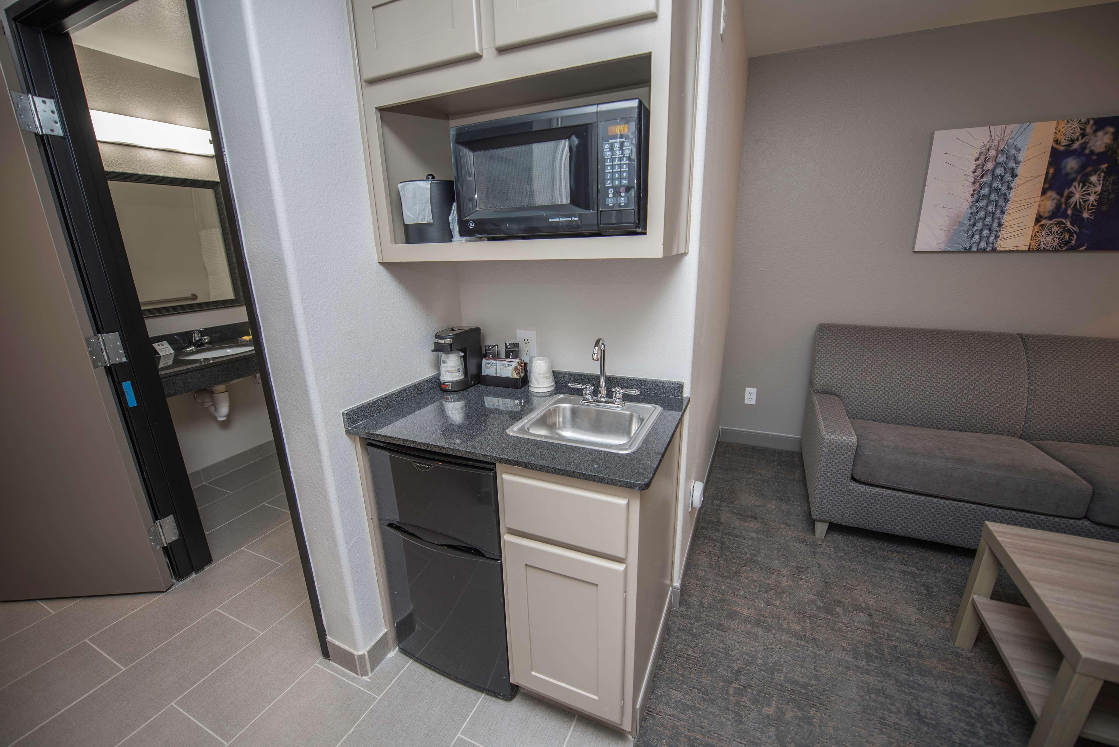 Suite Two Queen Beds Non Smoking