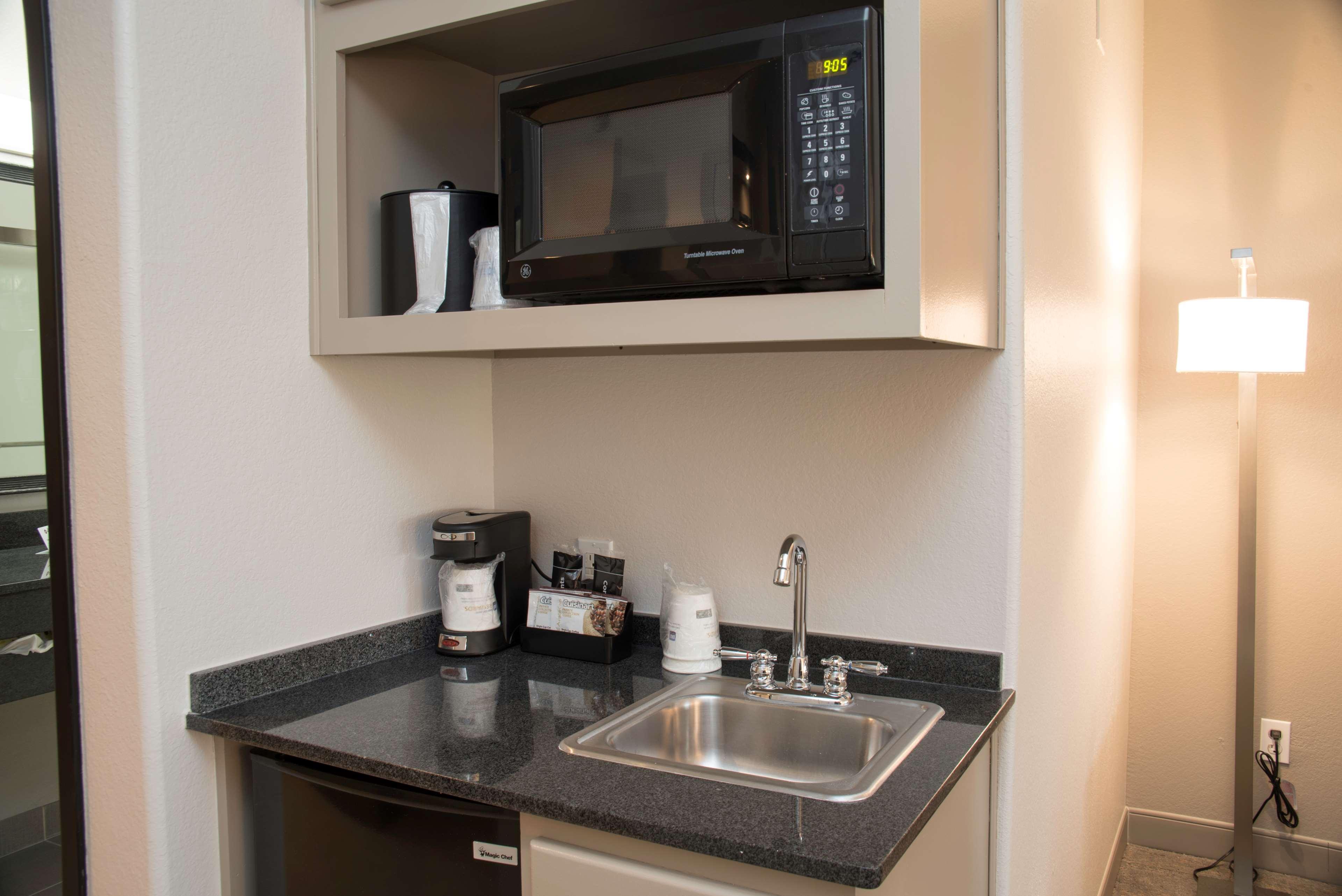 Suite Two Queen Beds Non Smoking