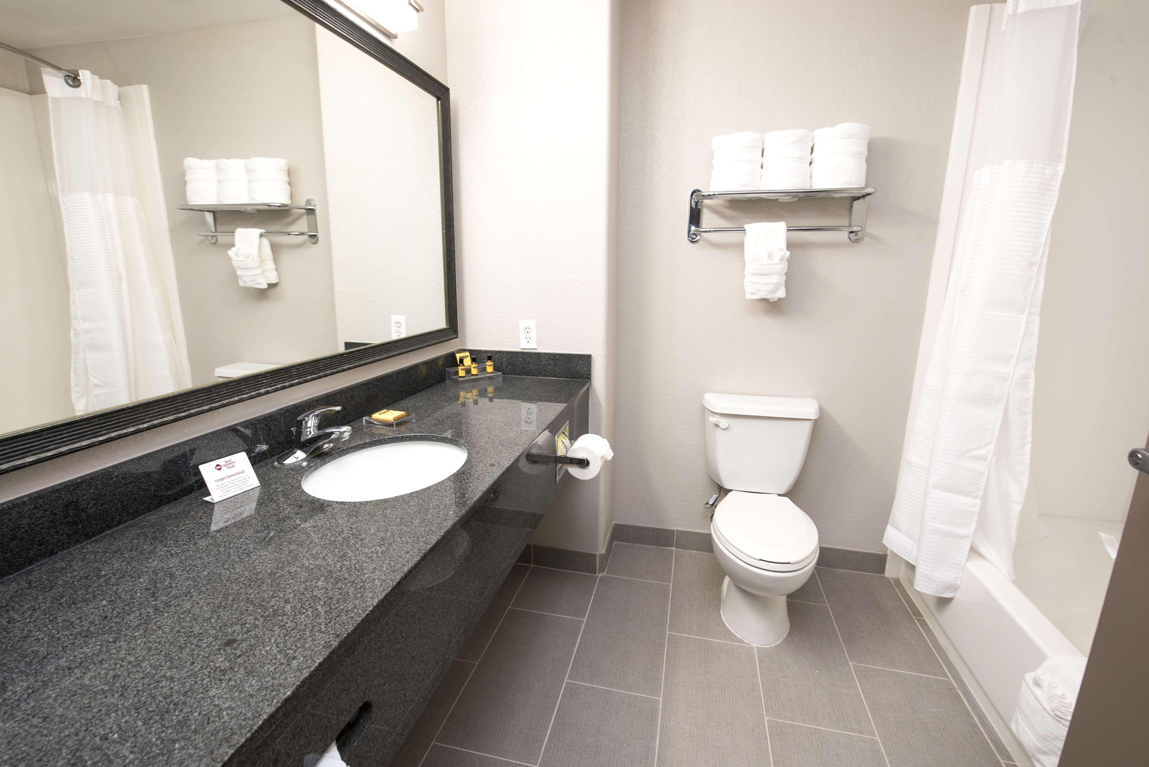 Suite Two Queen Beds Non Smoking