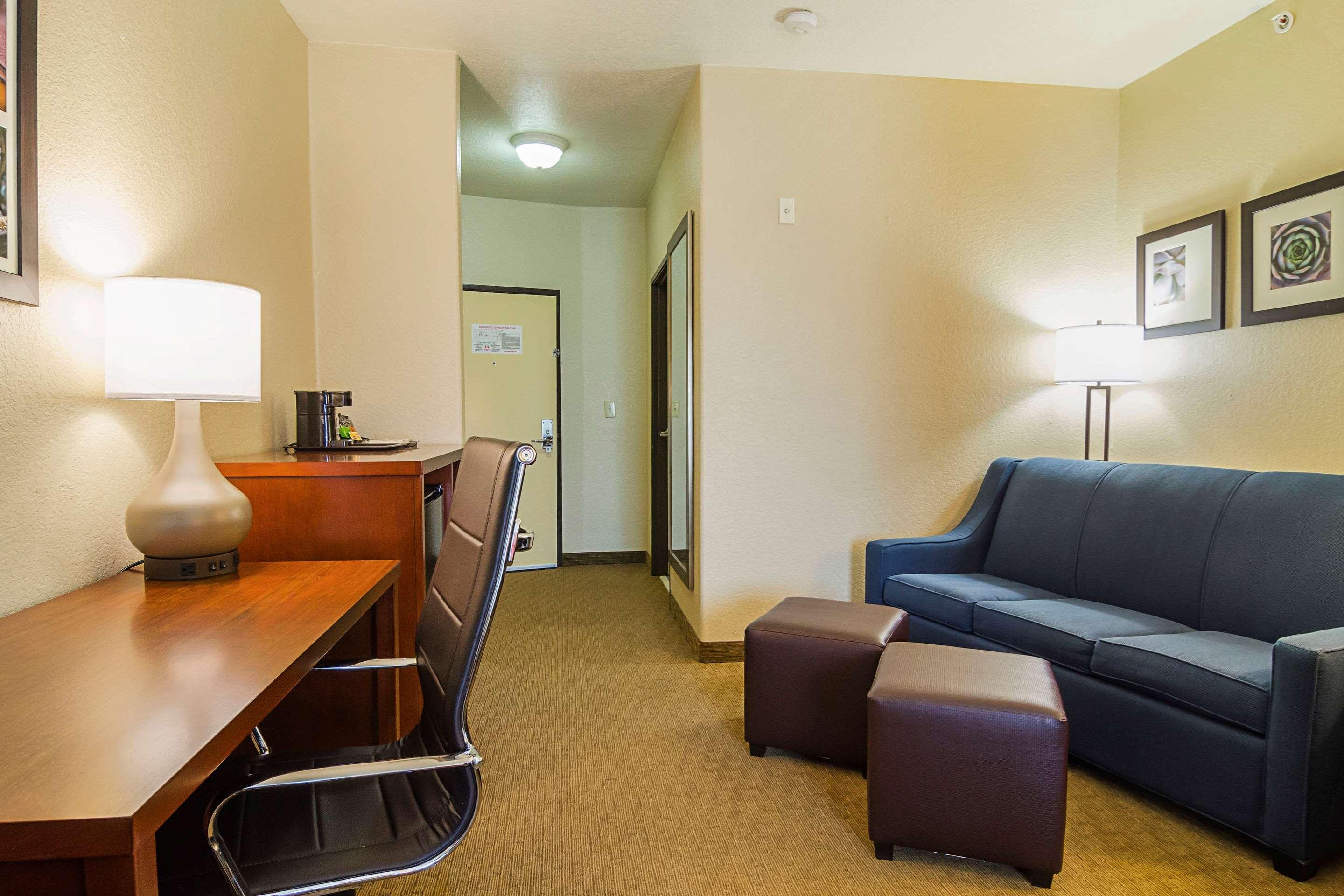 Suite Two Queen Beds Non Smoking