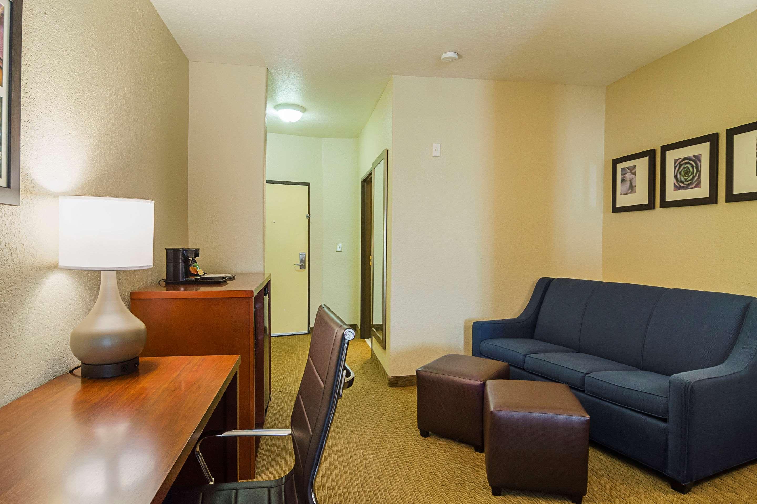 Suite Two Queen Beds Non Smoking