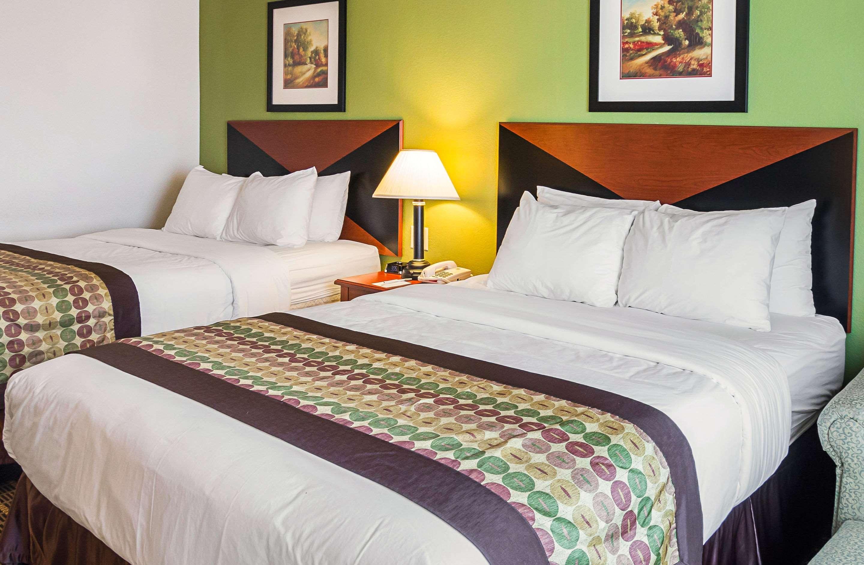 Double Two Queen Beds Non Smoking