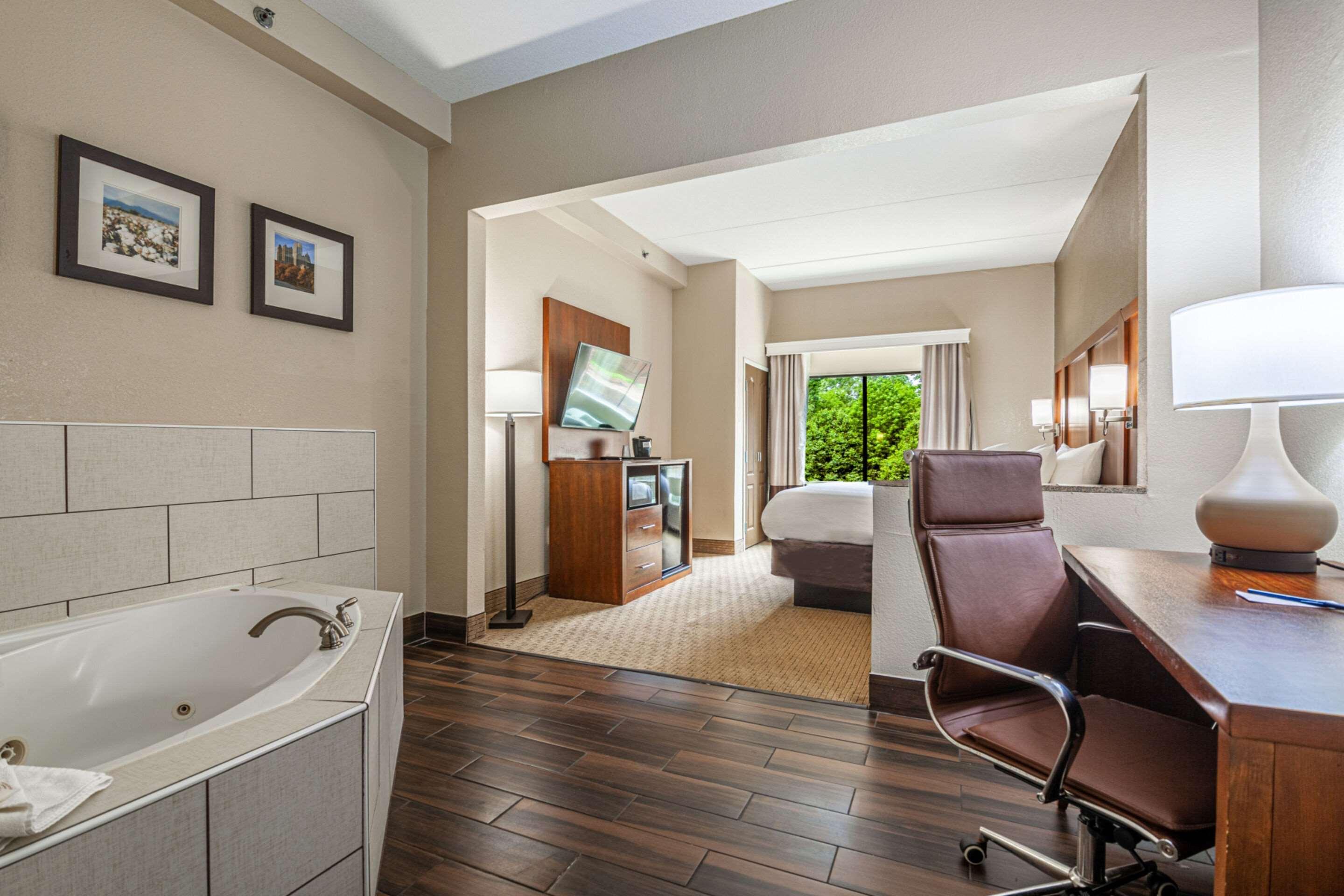 Suite Queen Bed Non Smoking