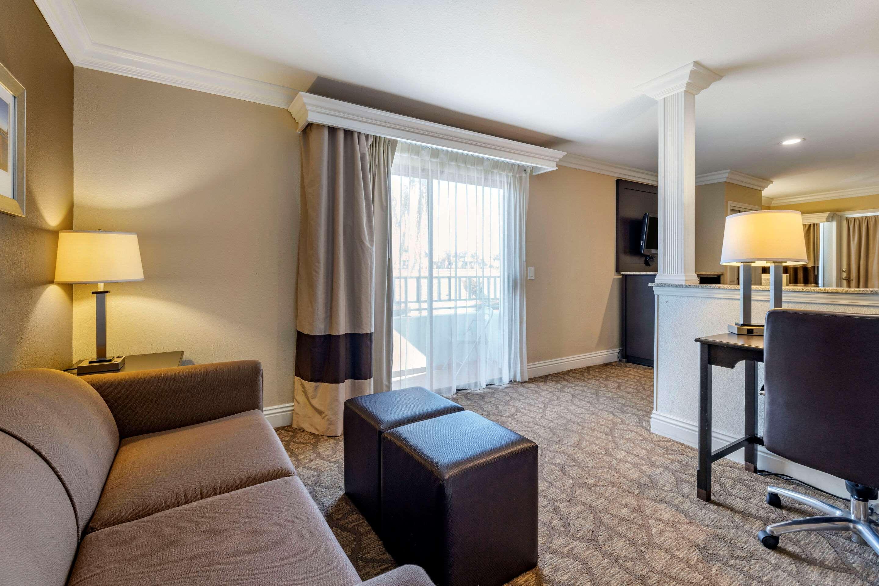 Suite Two Queen Beds Non Smoking