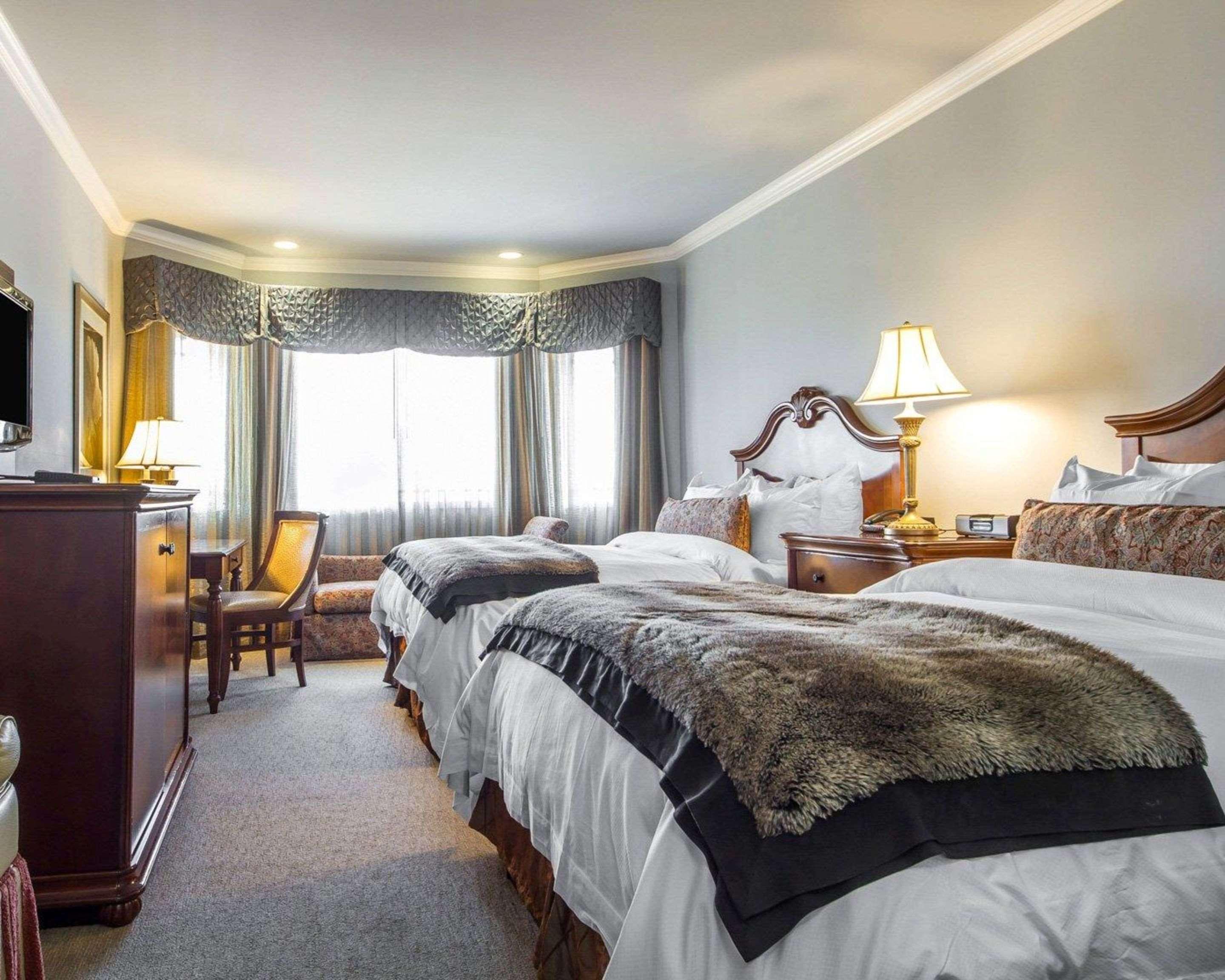 Double Two Queen Beds Non Smoking