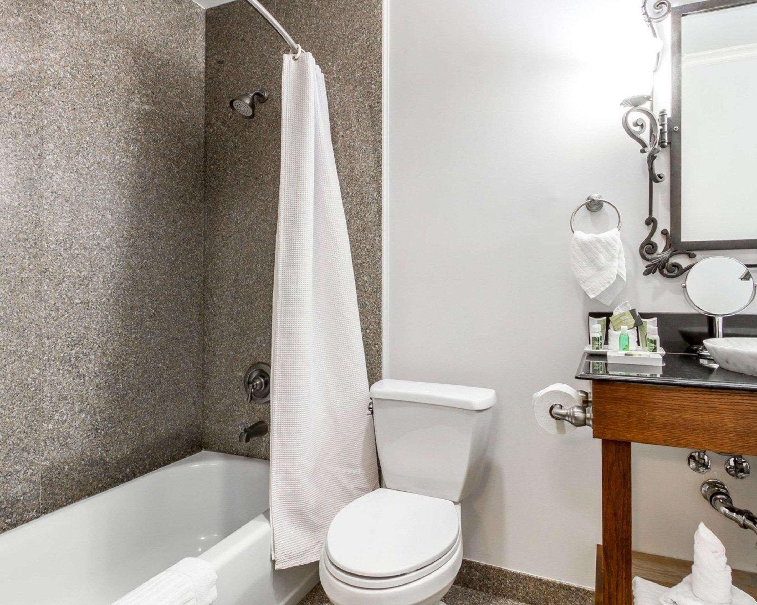 Double King Bed Non Smoking