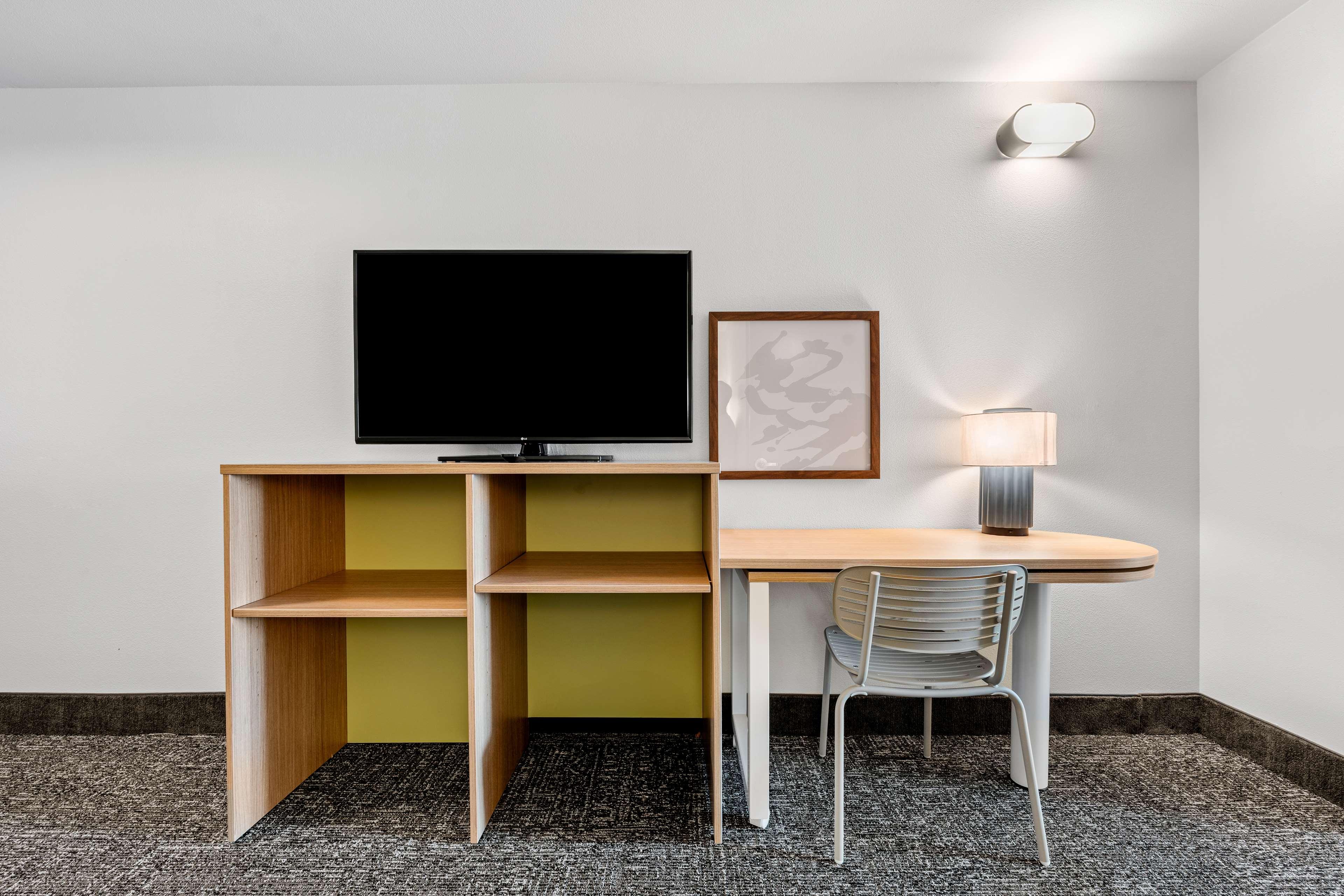 Studio Two Queen Beds