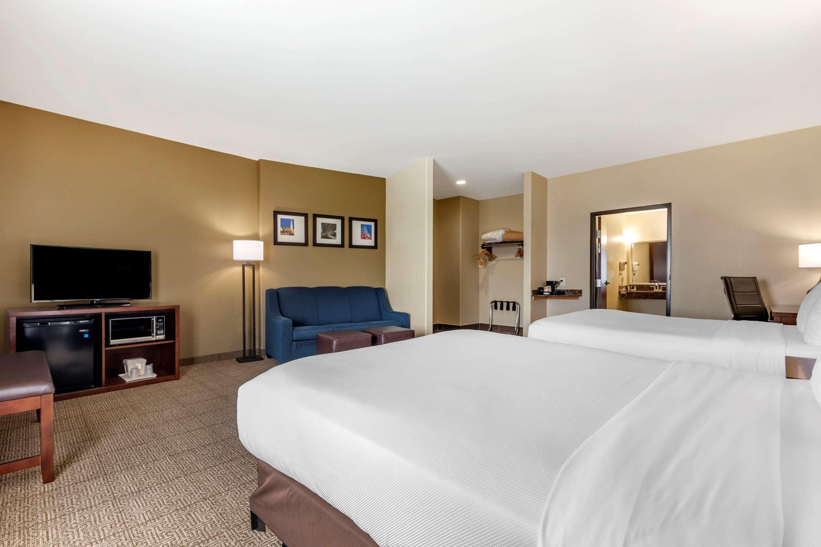 Suite Two Queen Beds Non Smoking