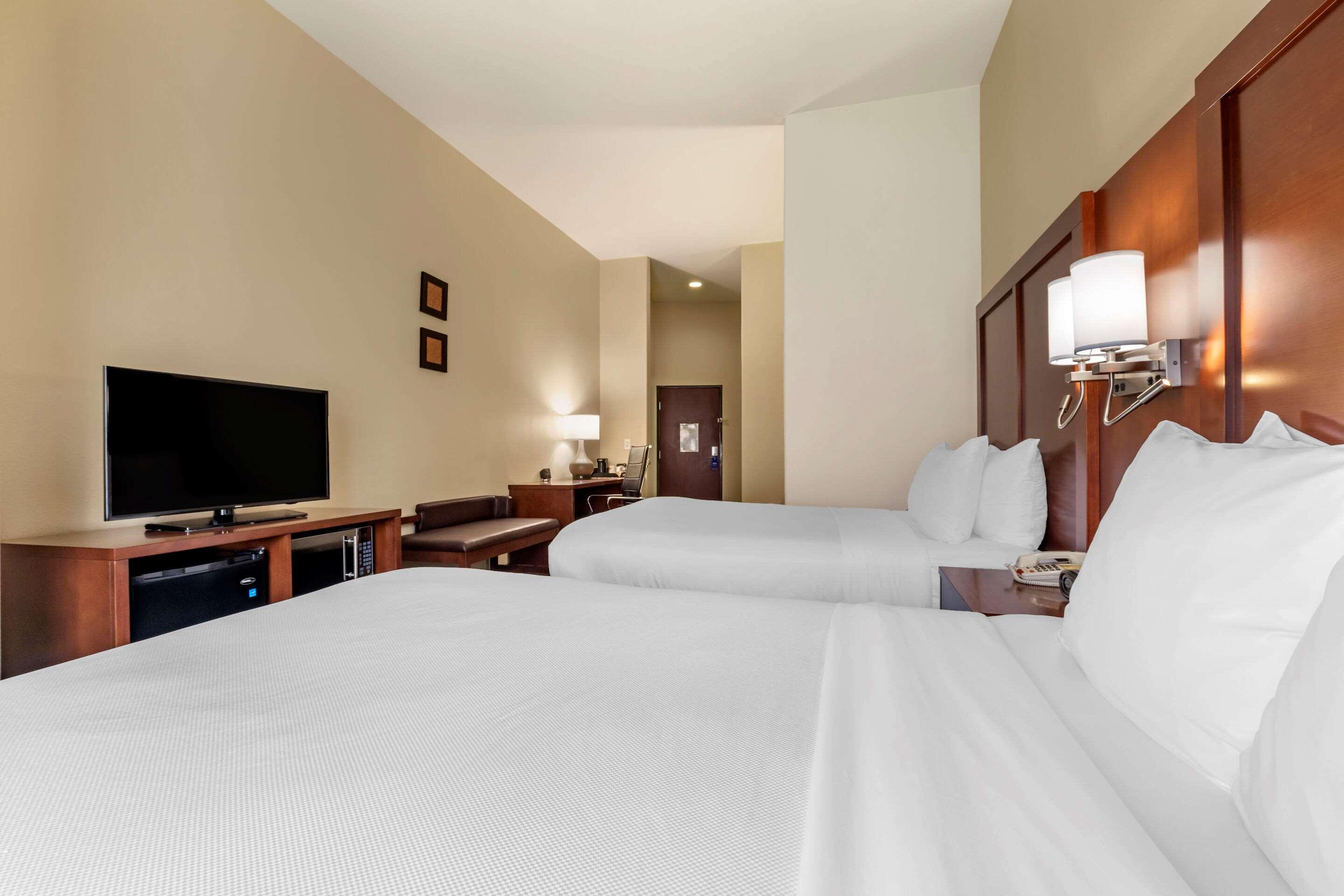 Suite Two Queen Beds