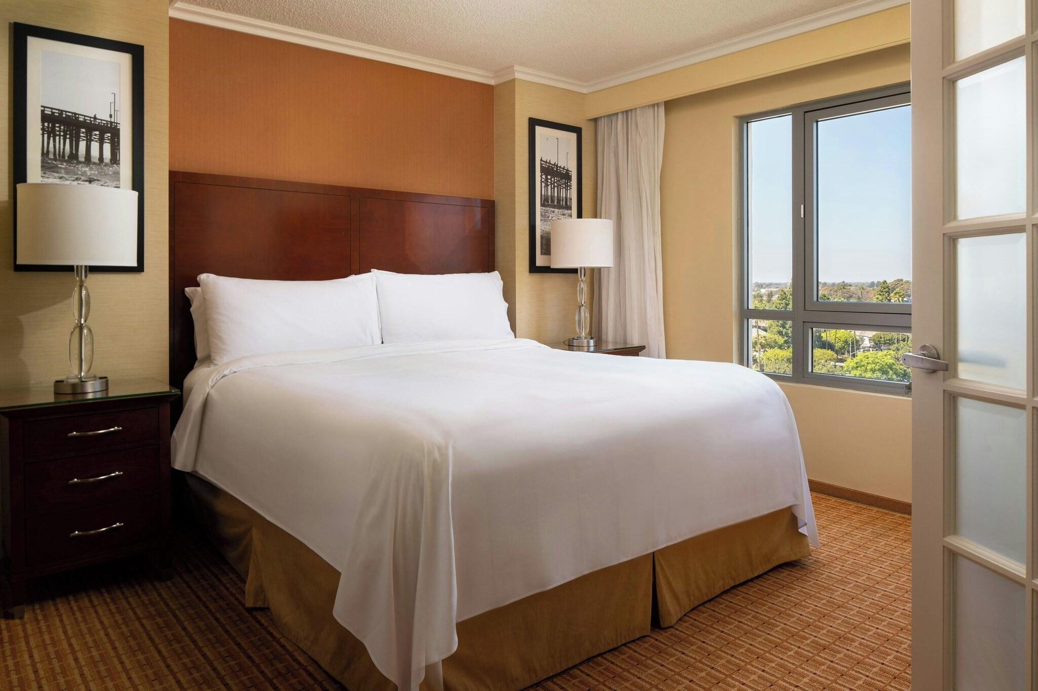 Suite King Size Bed