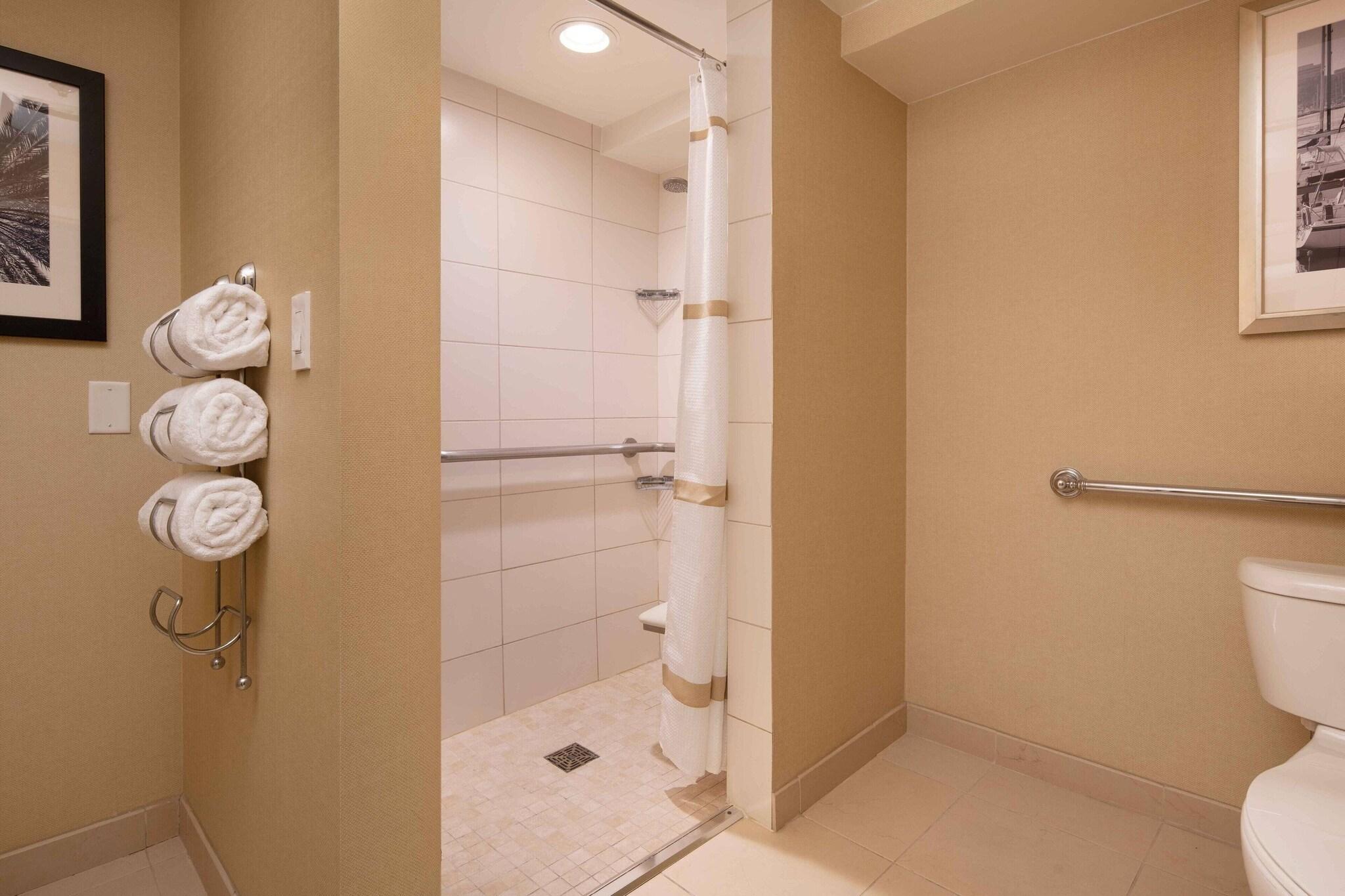 Suite Bay View King Bed