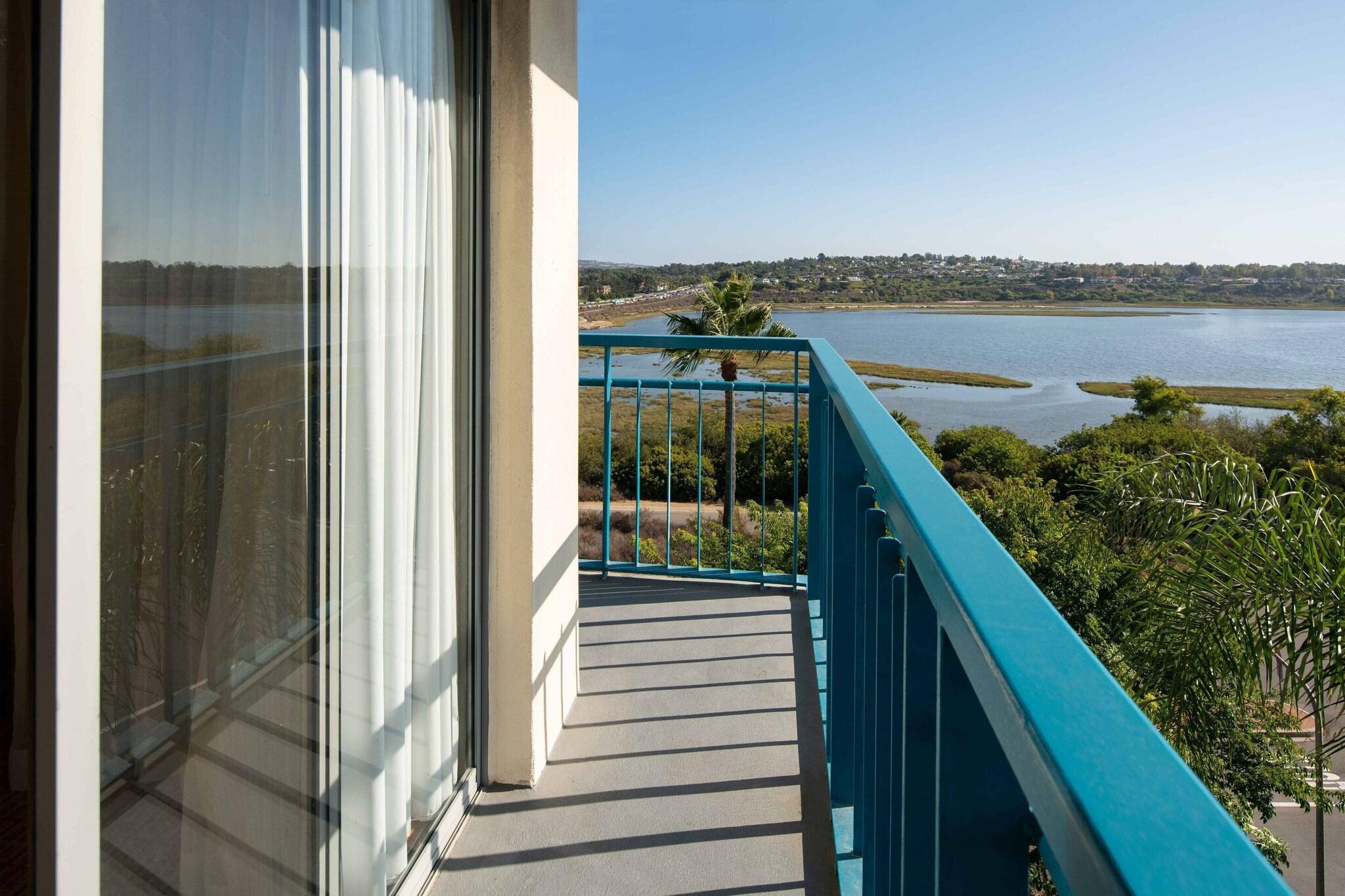 Suite Bay View King Bed