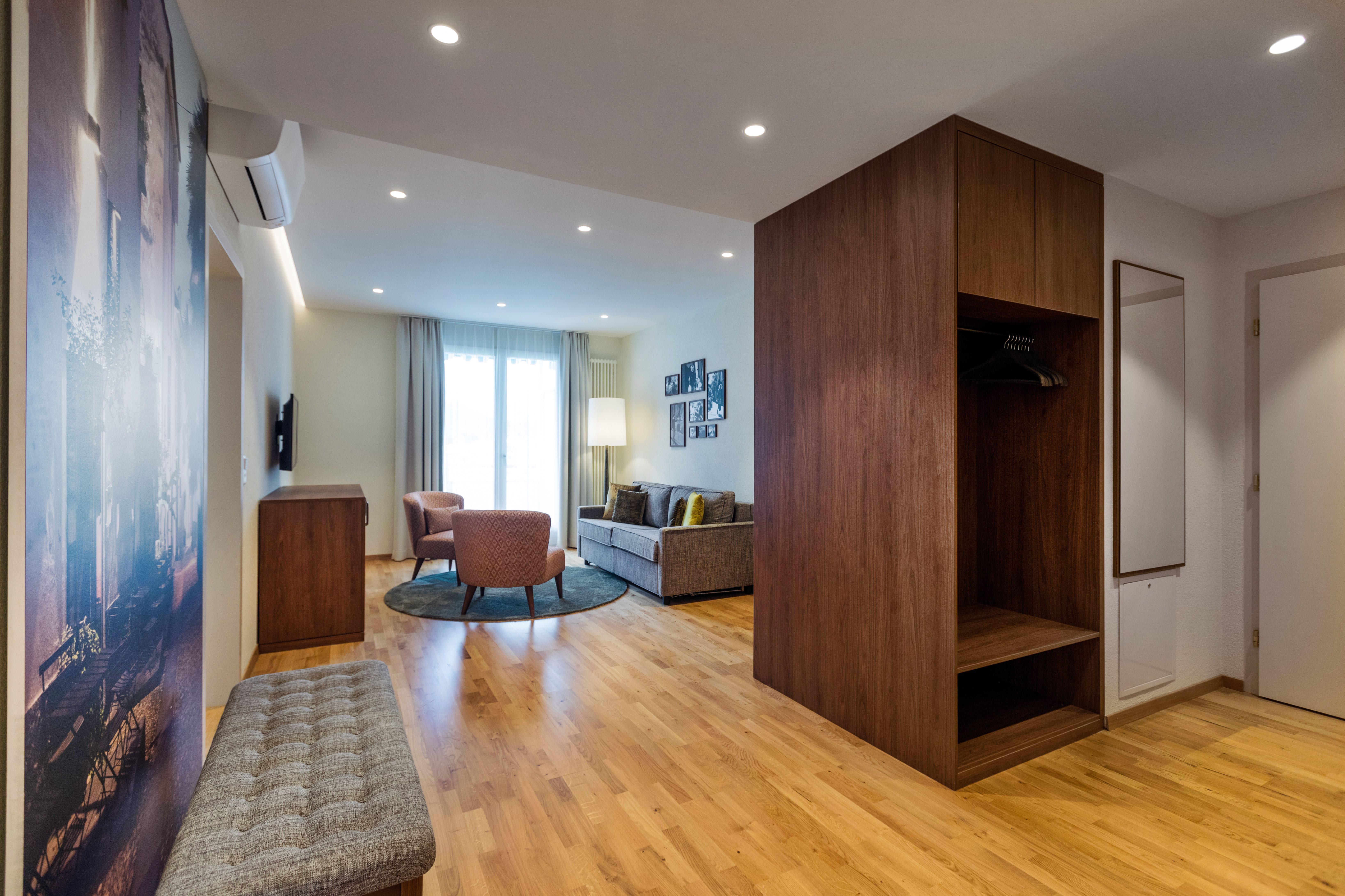 Family Room Lake View