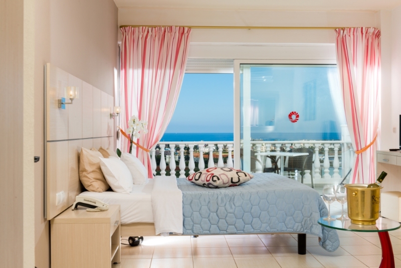 Double or Twin Superior Side Sea View