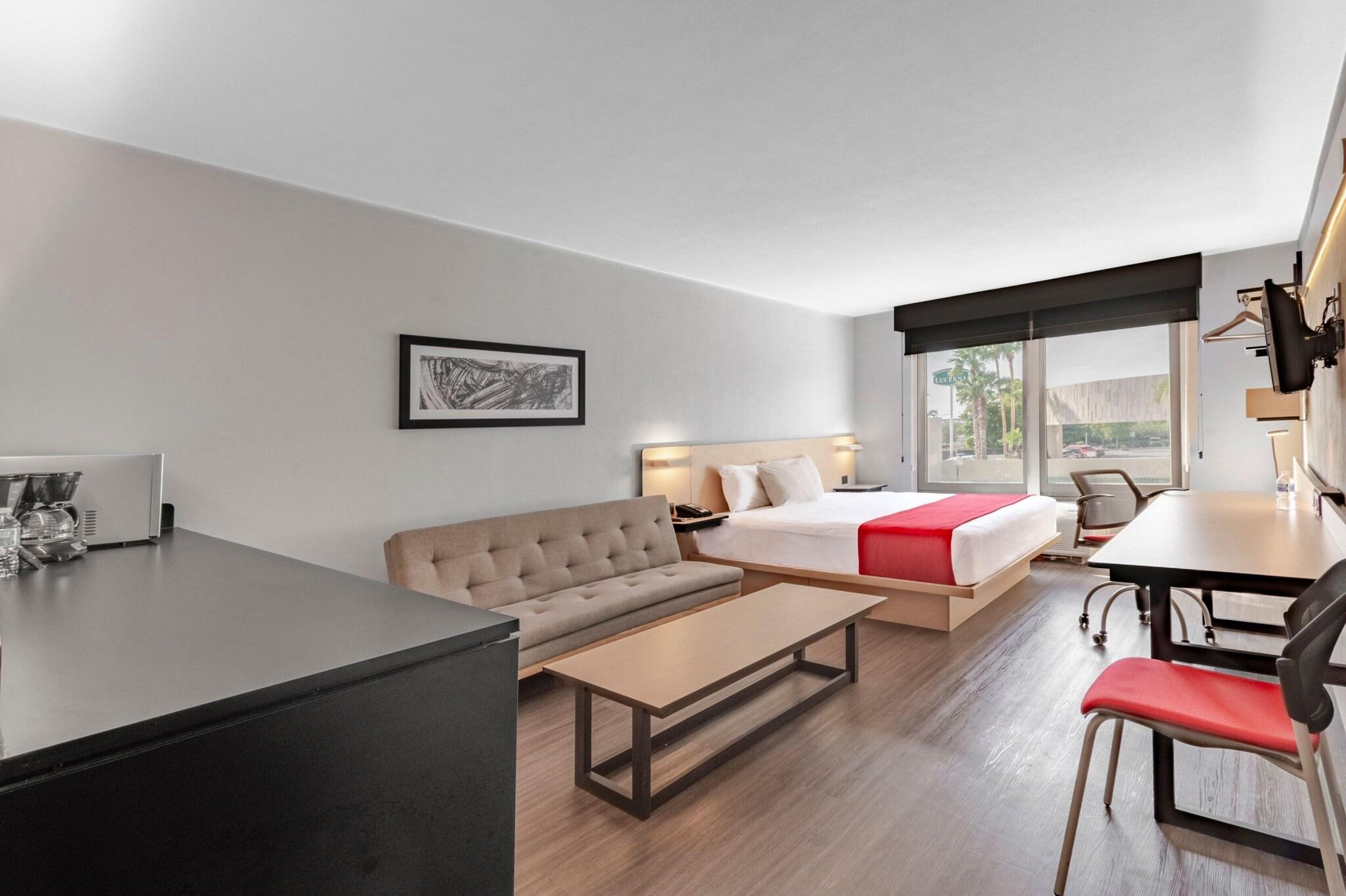 Suite King Size Bed