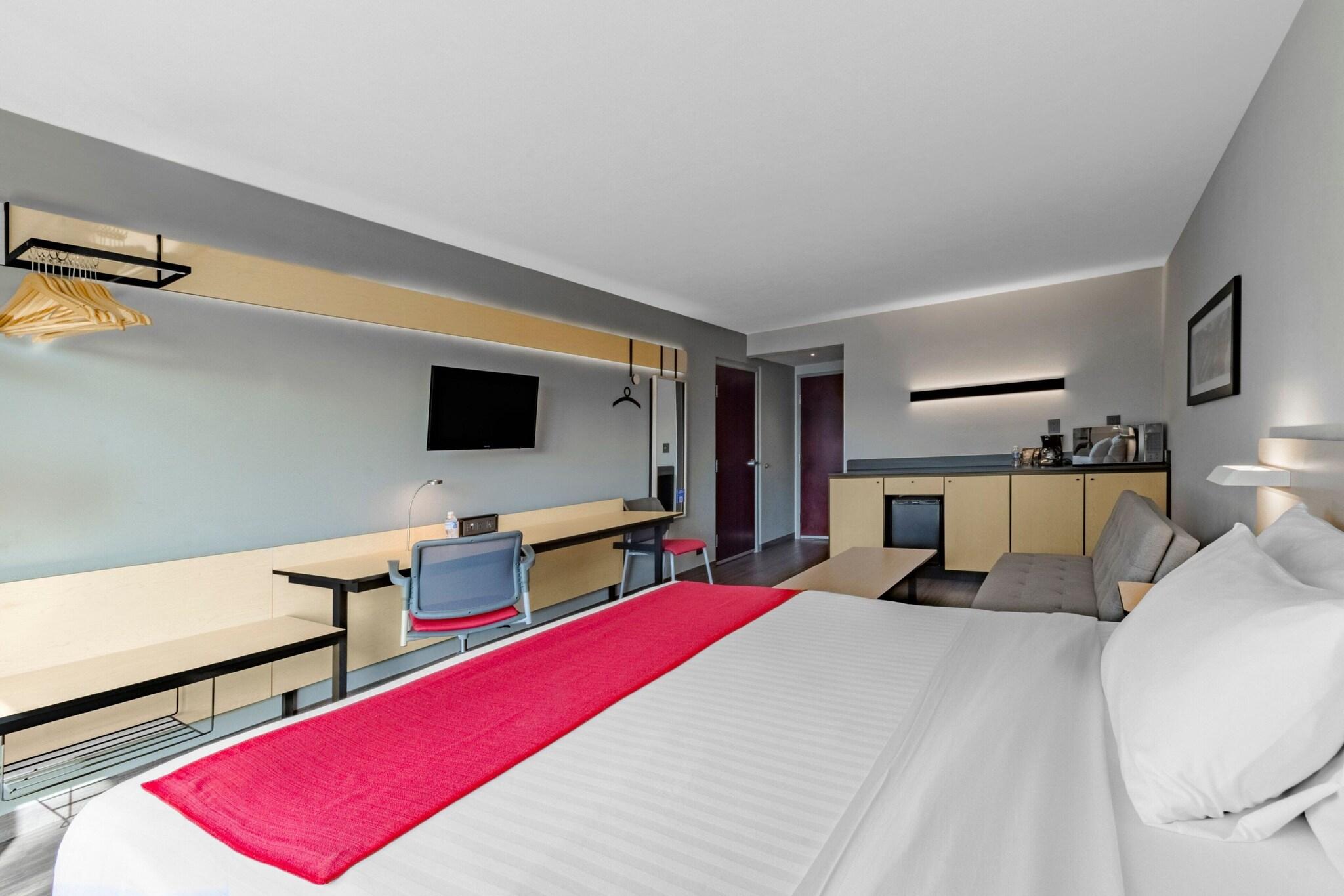 Suite King Size Bed