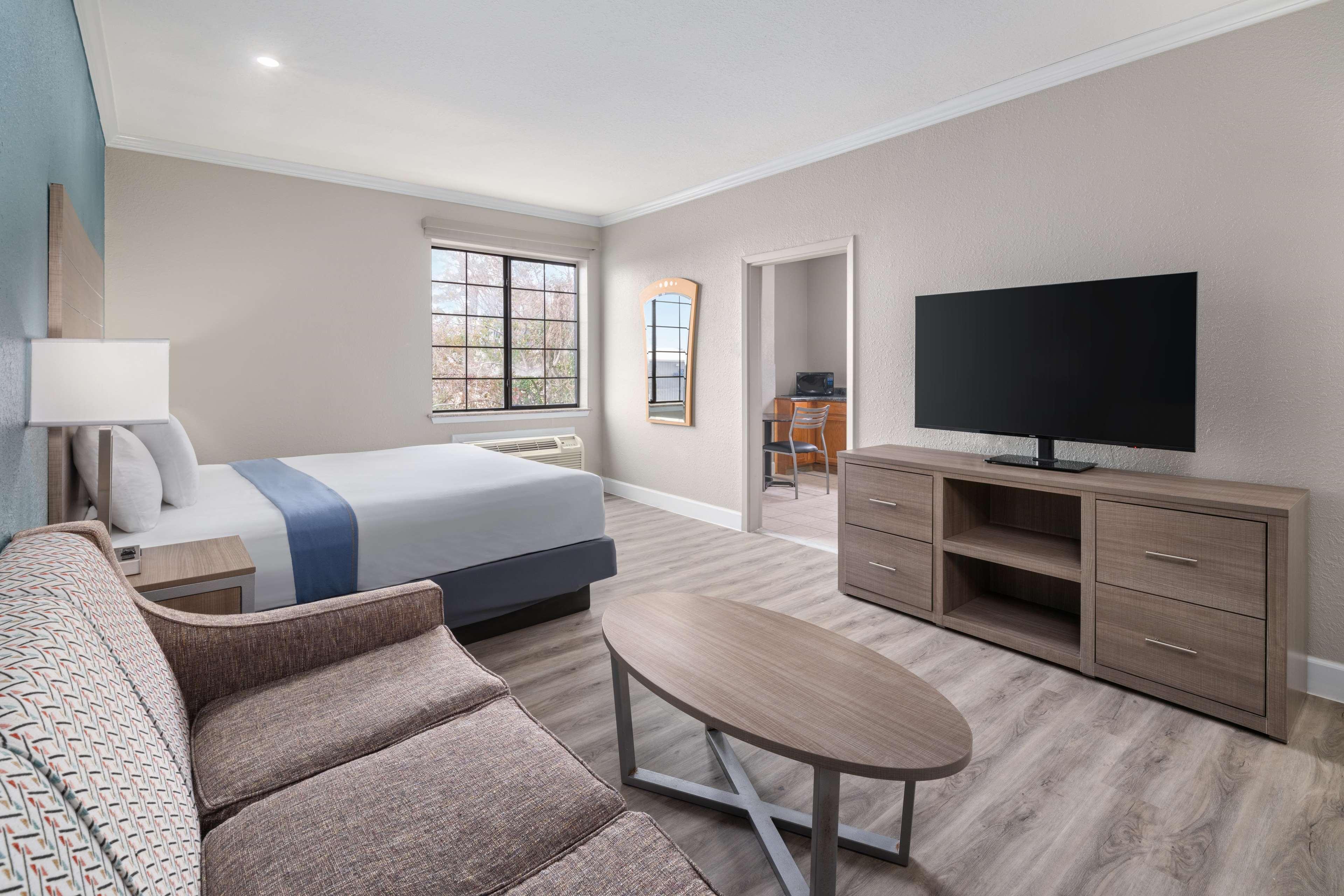 Studio King Size Bed