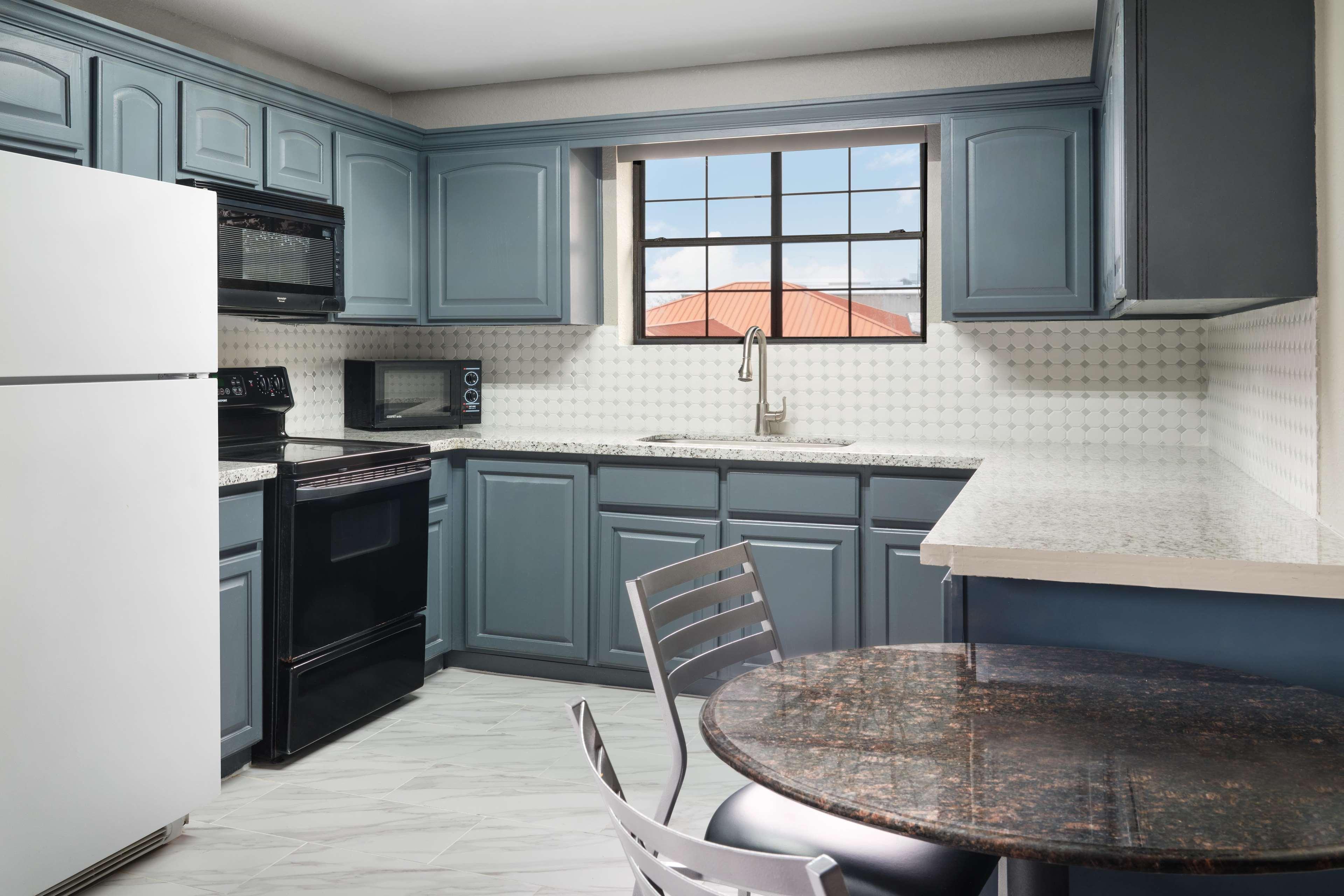 Studio Two Queen Beds