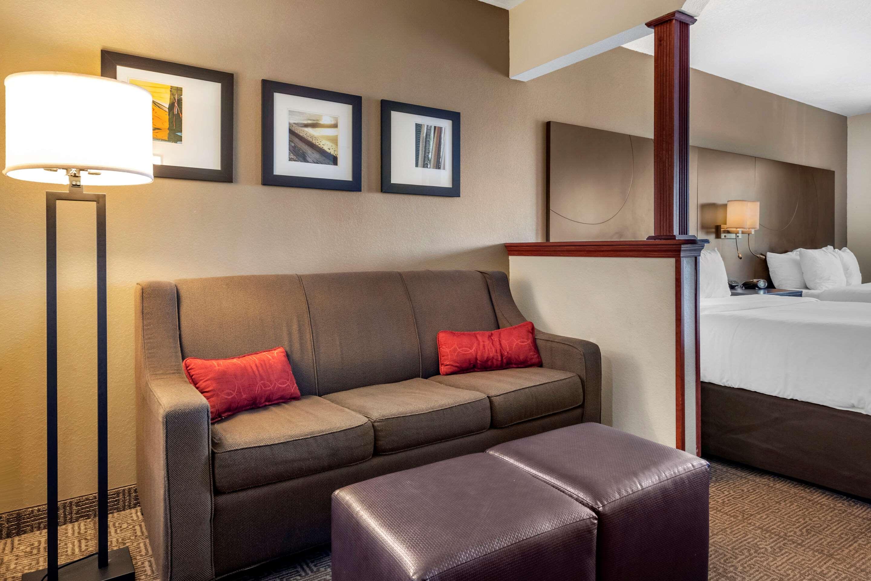 Suite Two Queen Beds Non Smoking