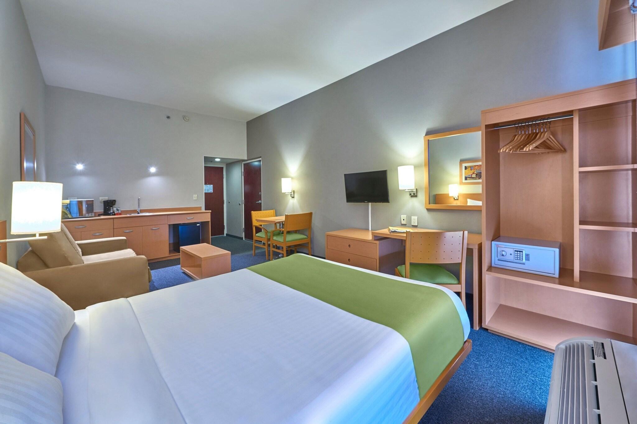 Suite Queen Size Bed