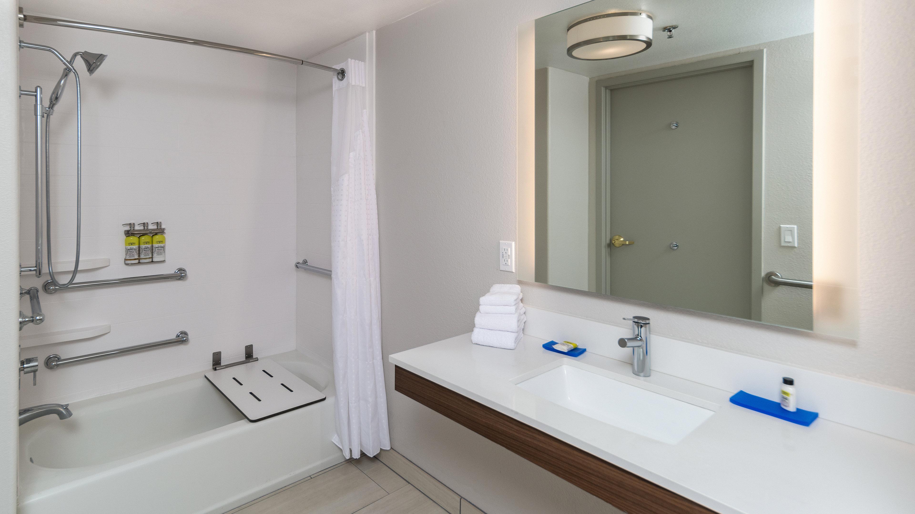 Suite Accessible King Size Bed