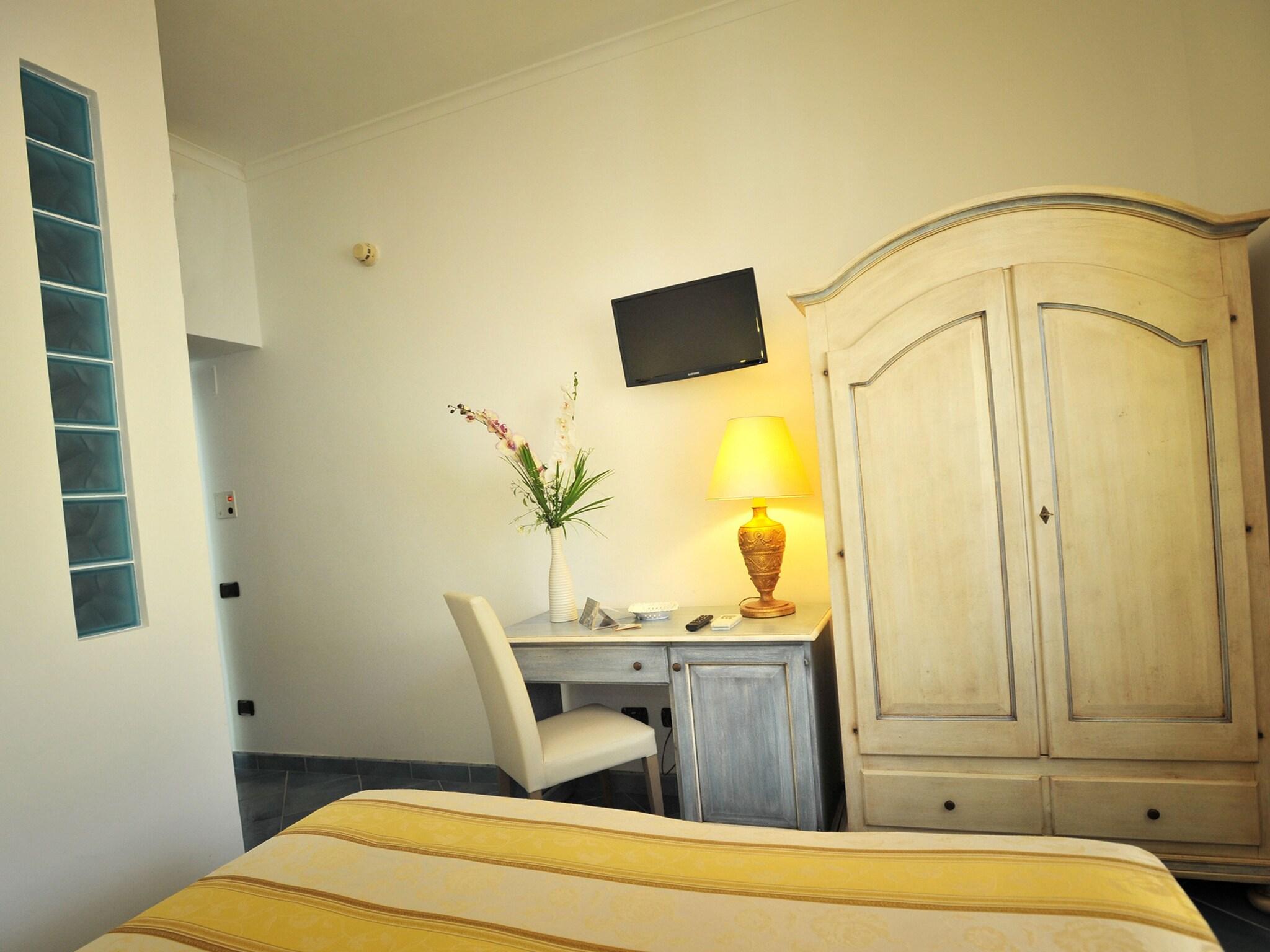 Double Executive Queen Bed