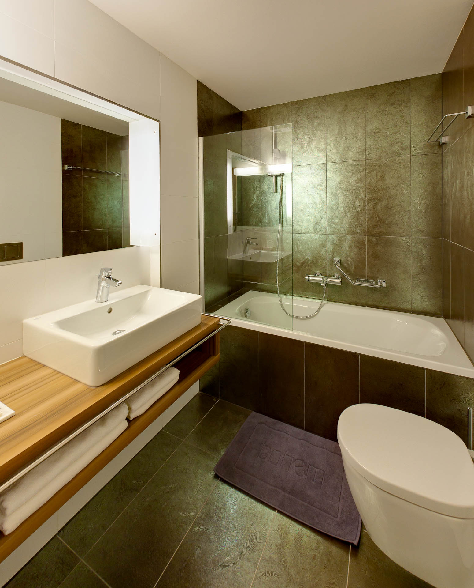 Suite Deluxe Queen Bed