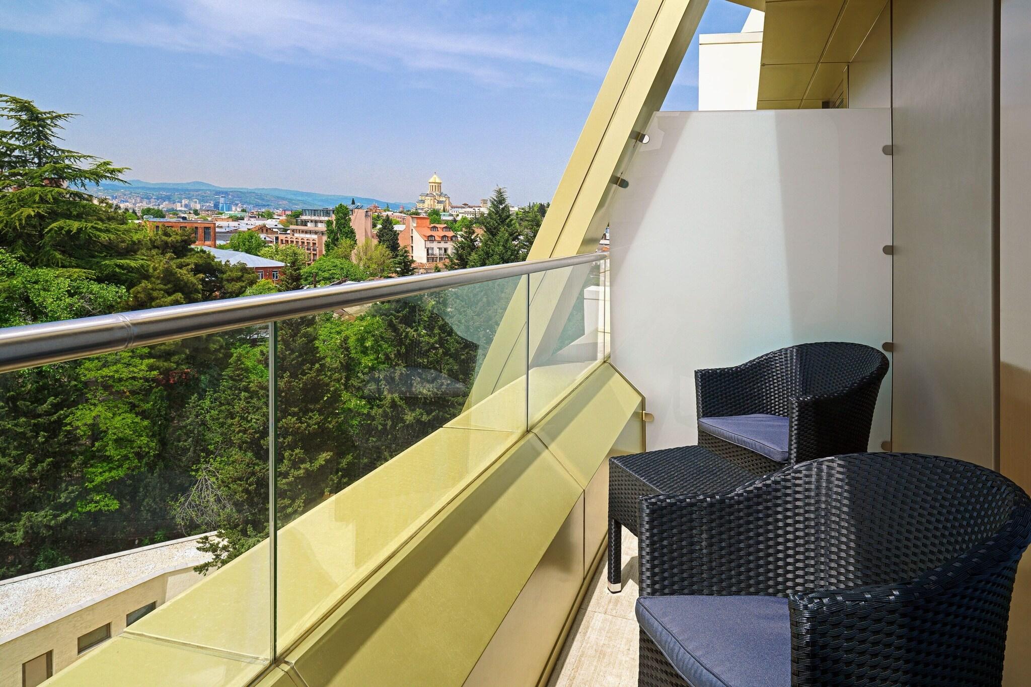 Double Deluxe King Bed