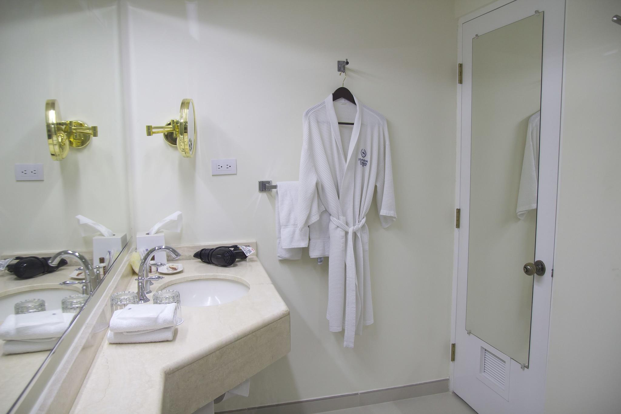 Double Deluxe Two Queen Beds