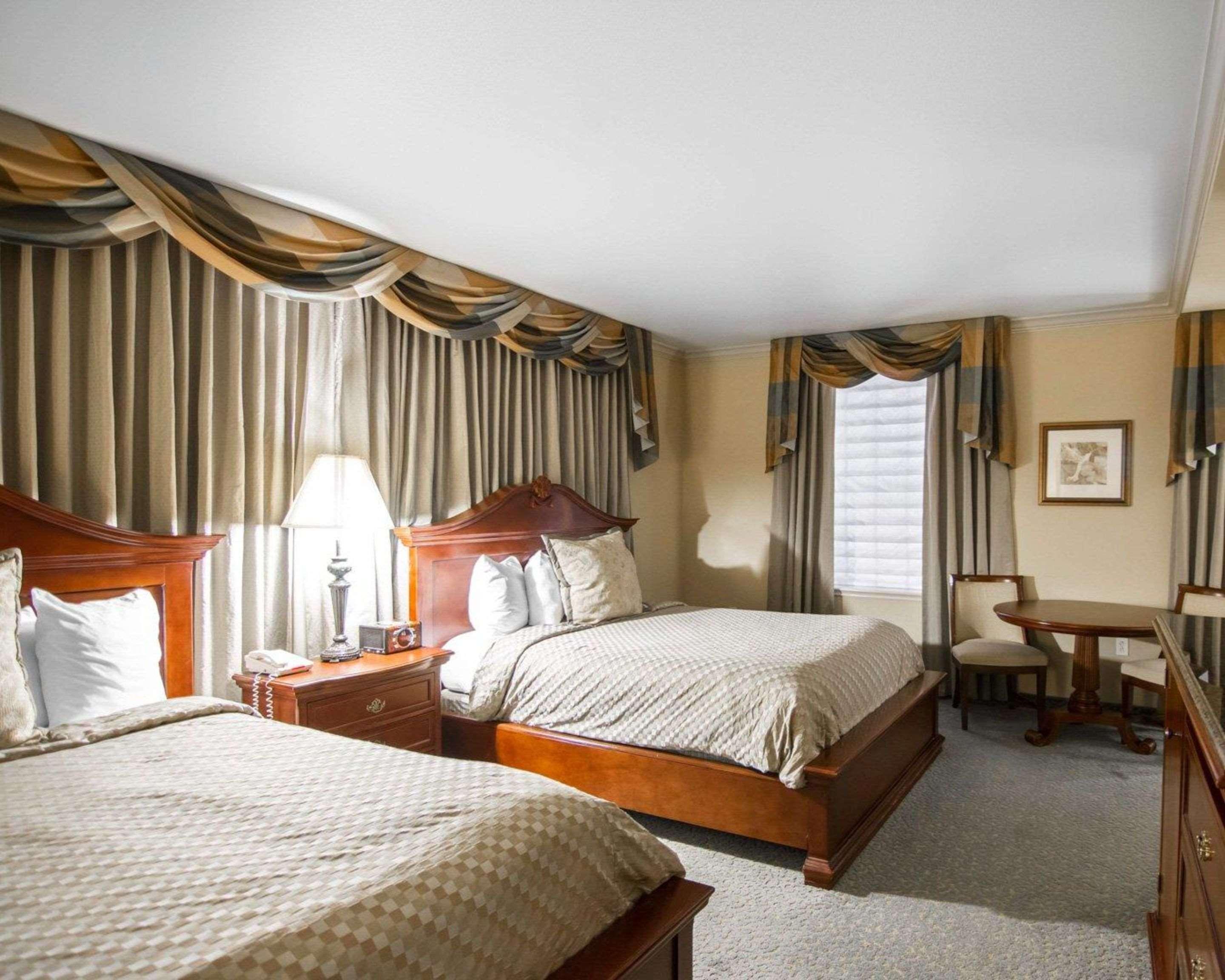 Double Two Queen Beds Non Smoking