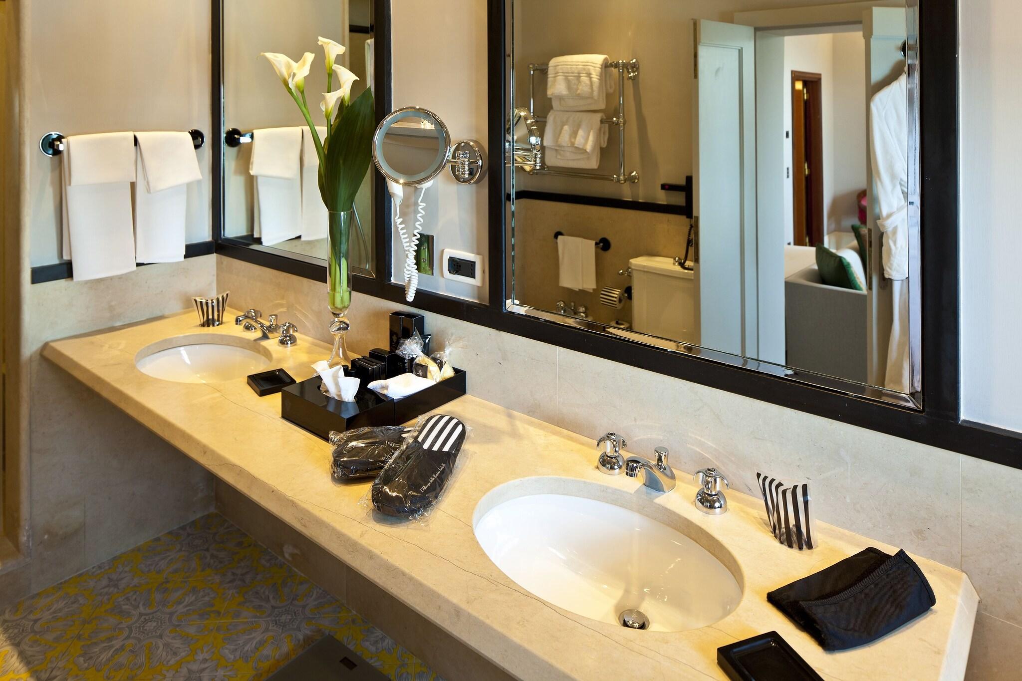 Double or Twin Deluxe Sea View with Balcony