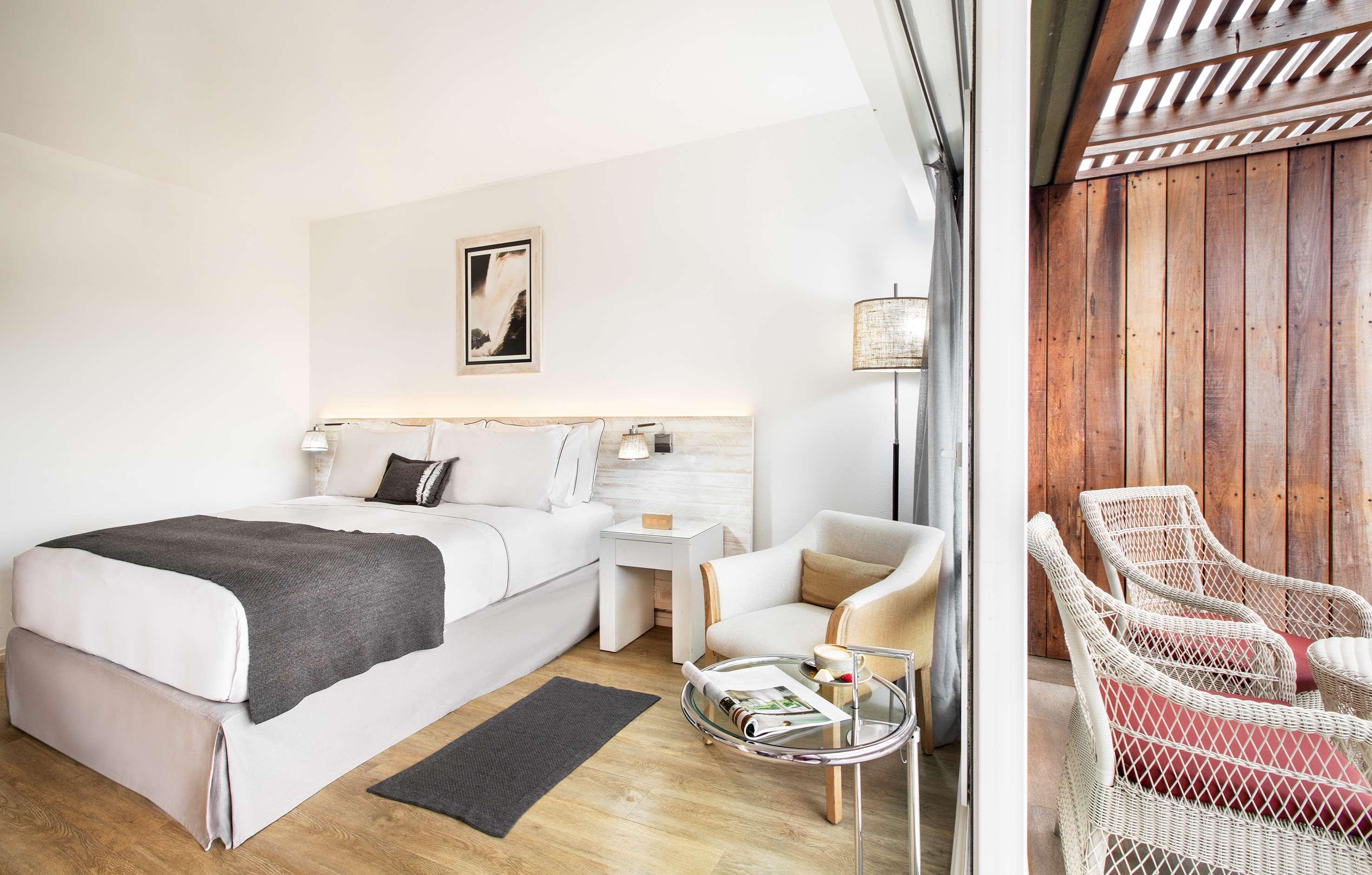 Double Deluxe King Bed