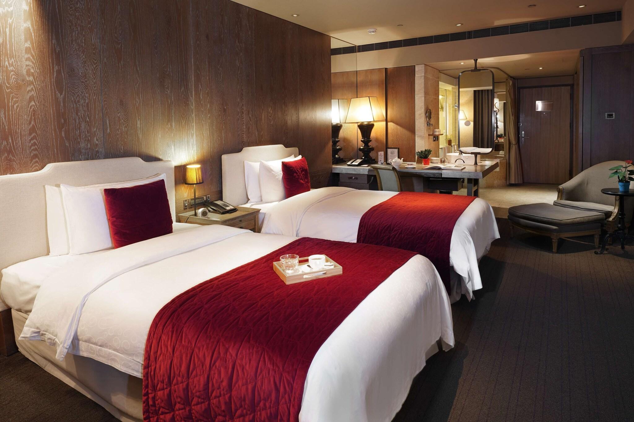 Twin Deluxe Two Beds