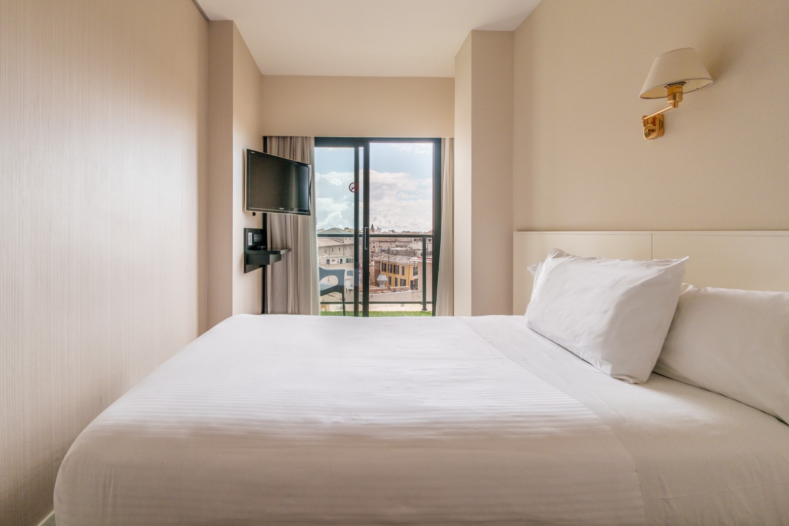 Single with Balcony with Views