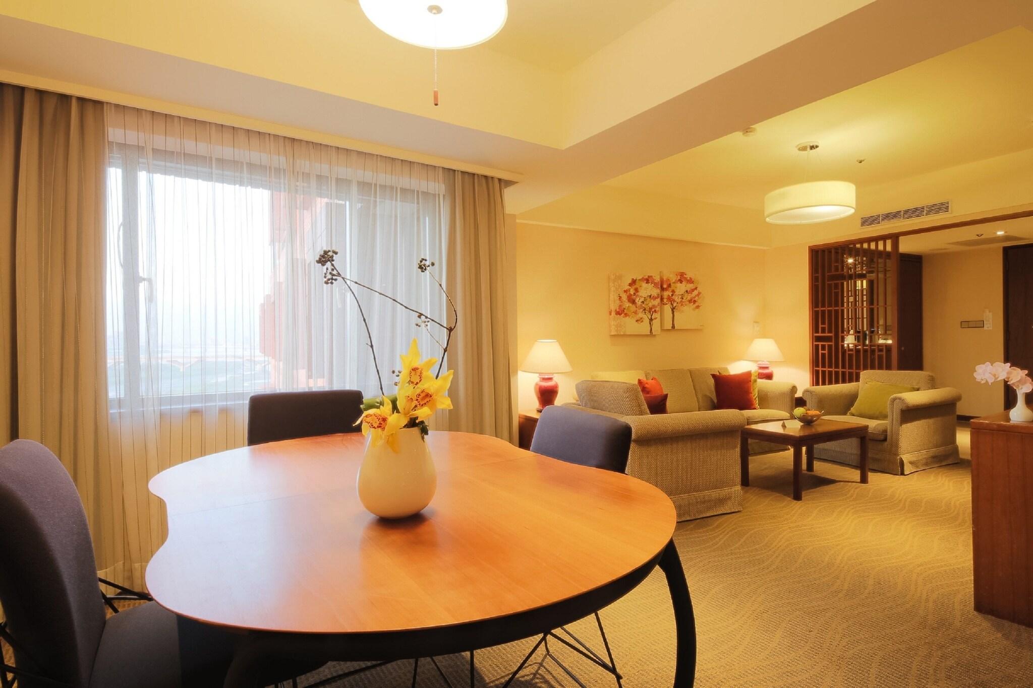 Suite Deluxe Queen Bed