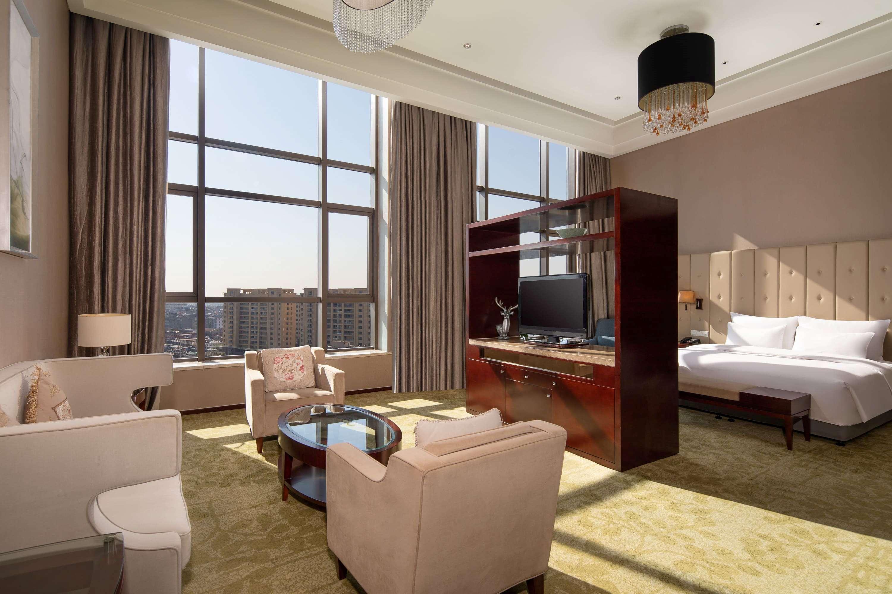 Suite Deluxe King Bed