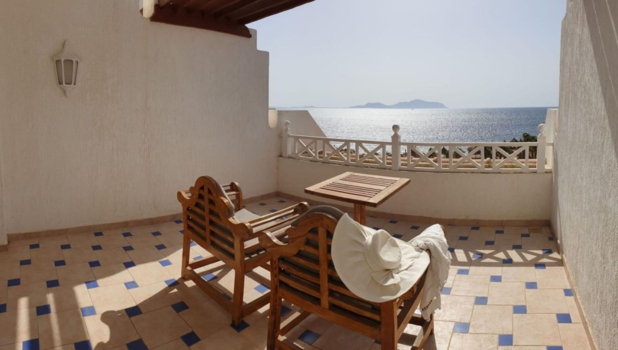 Junior Suite Smoking with Views