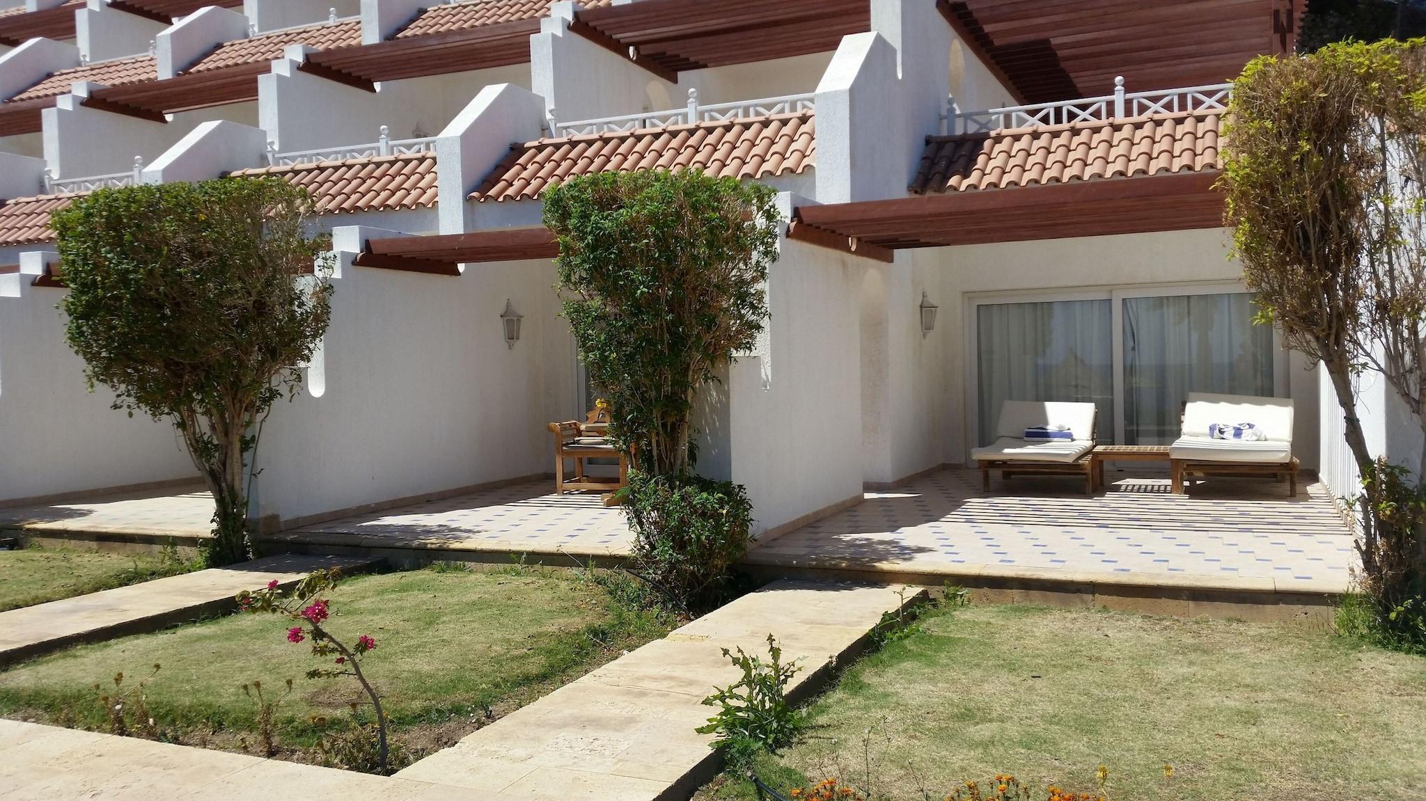 Double Garden View King Bed