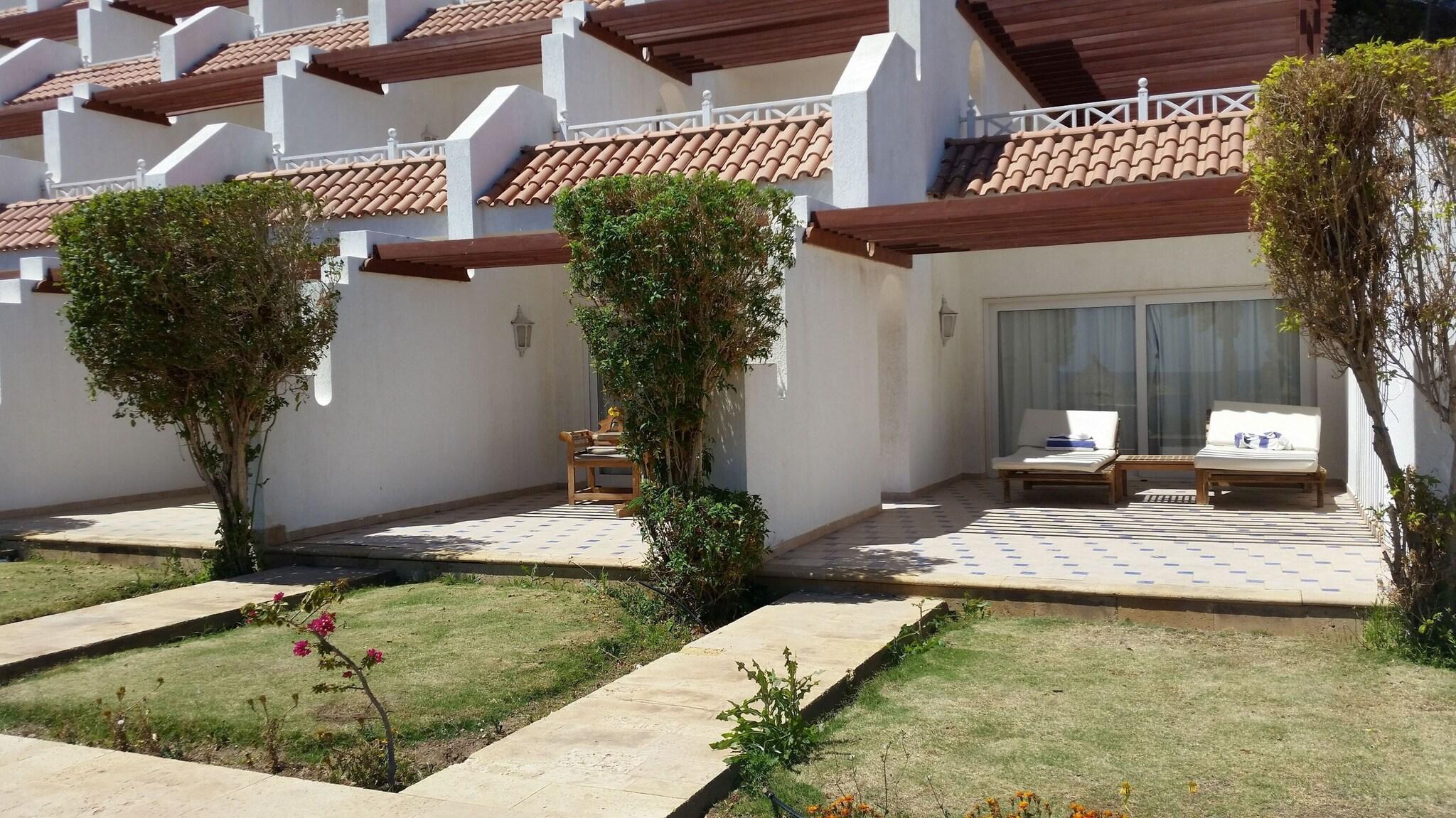 Double Garden View King Bed