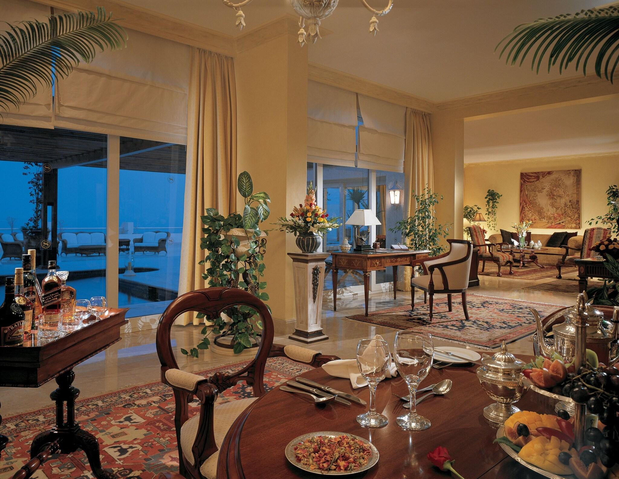 Suite Smoking with Views