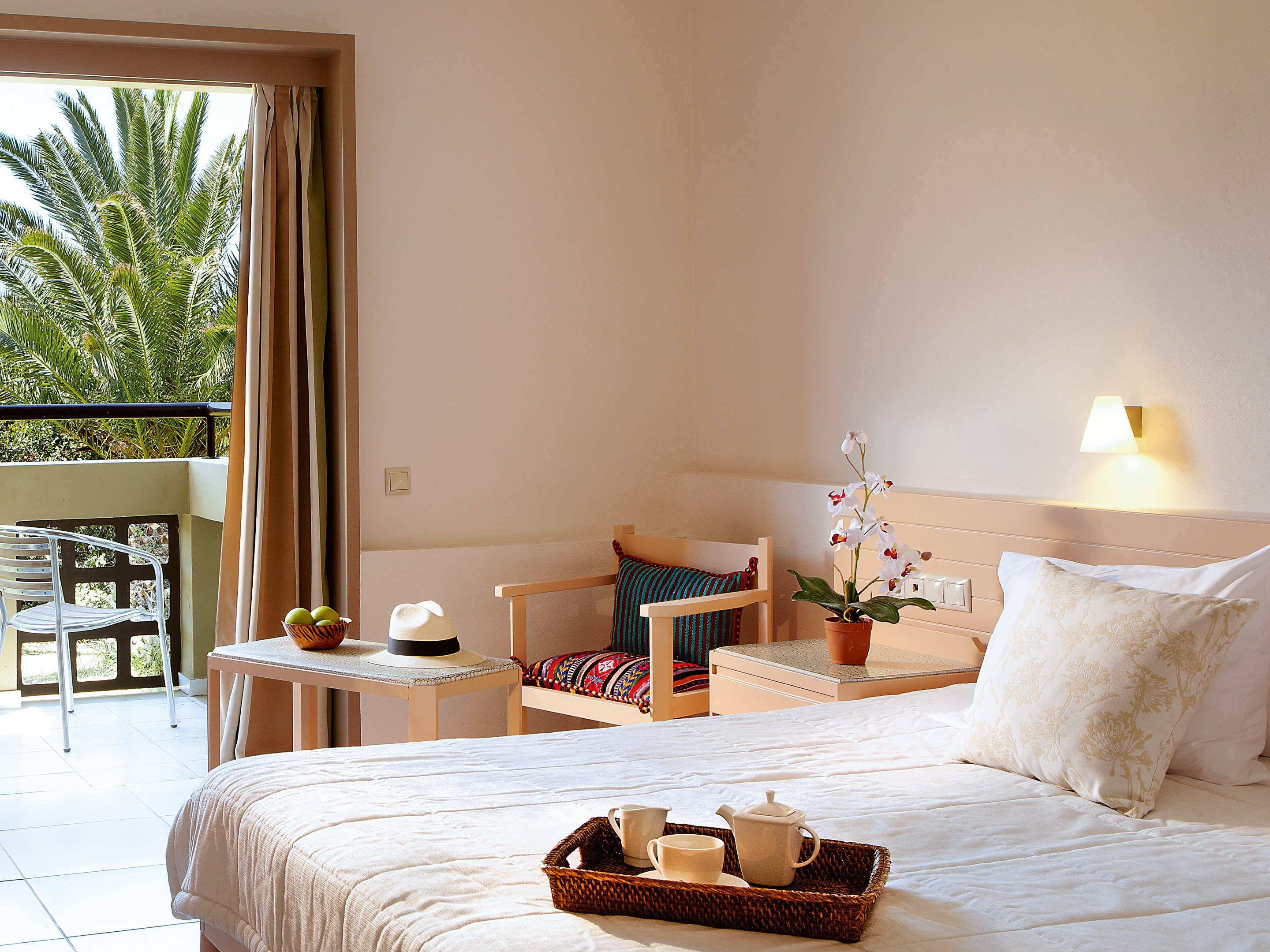 Family Room Garden View with Balcony