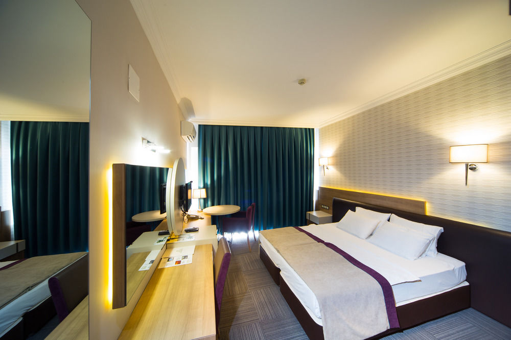 Double or Twin Standard